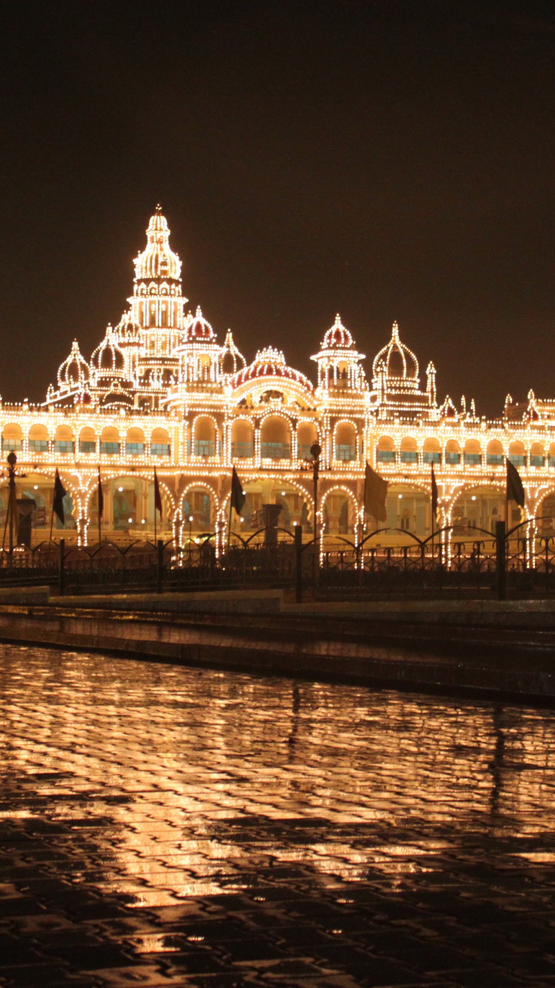 Обои Дворец Майсур, дворец, ориентир, ночь, отражение в разрешении 1080x1920