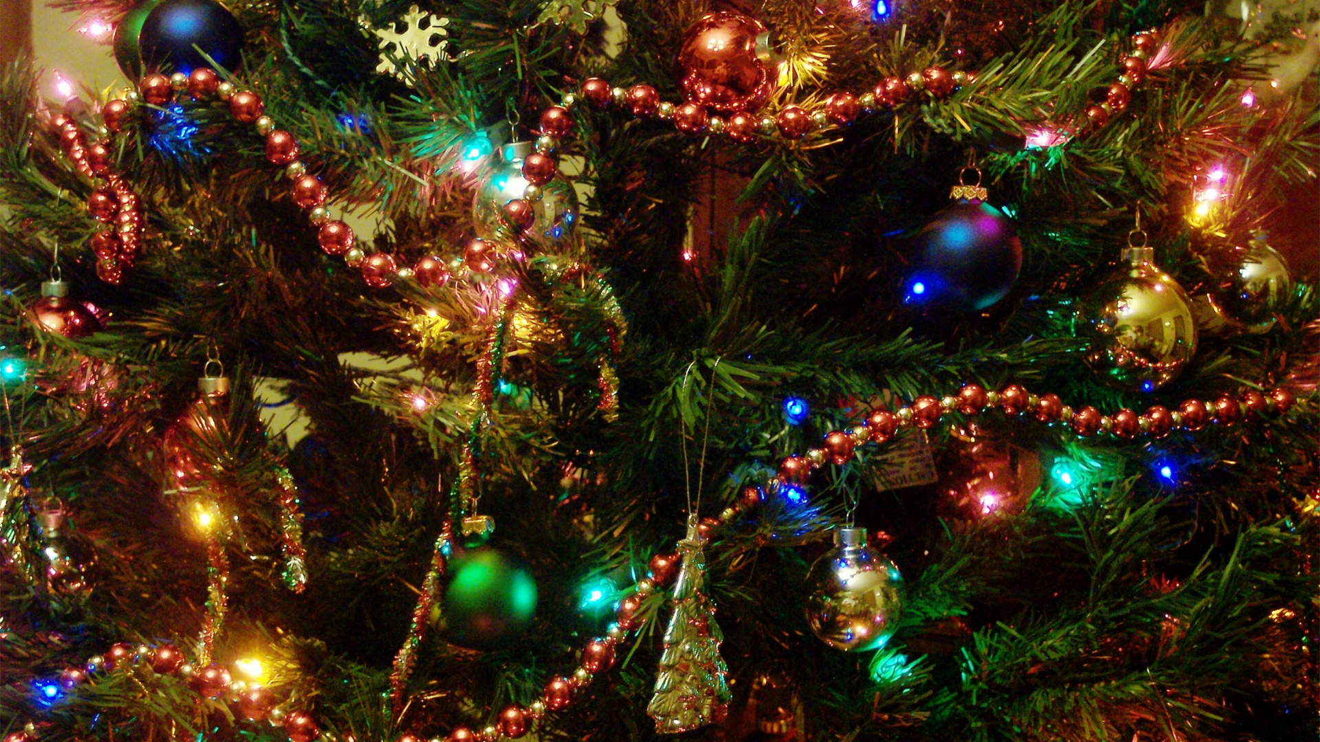 Обои елка, Рождественский день, рождественский орнамент, Рождественские украшения, праздник в разрешении 1920x1080