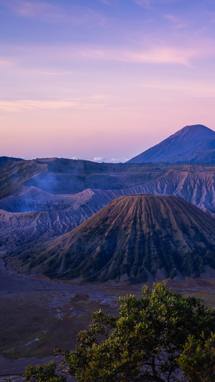 Обои Гора Бромо, вулкан, гора, пейзажи гор, нагорье в разрешении 750x1334