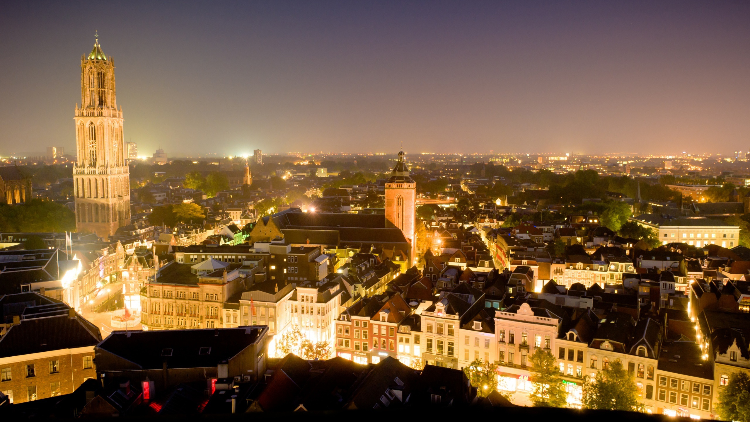 Обои Дом башня Утрехта, городской пейзаж, город, городской район, ночь в разрешении 2560x1440