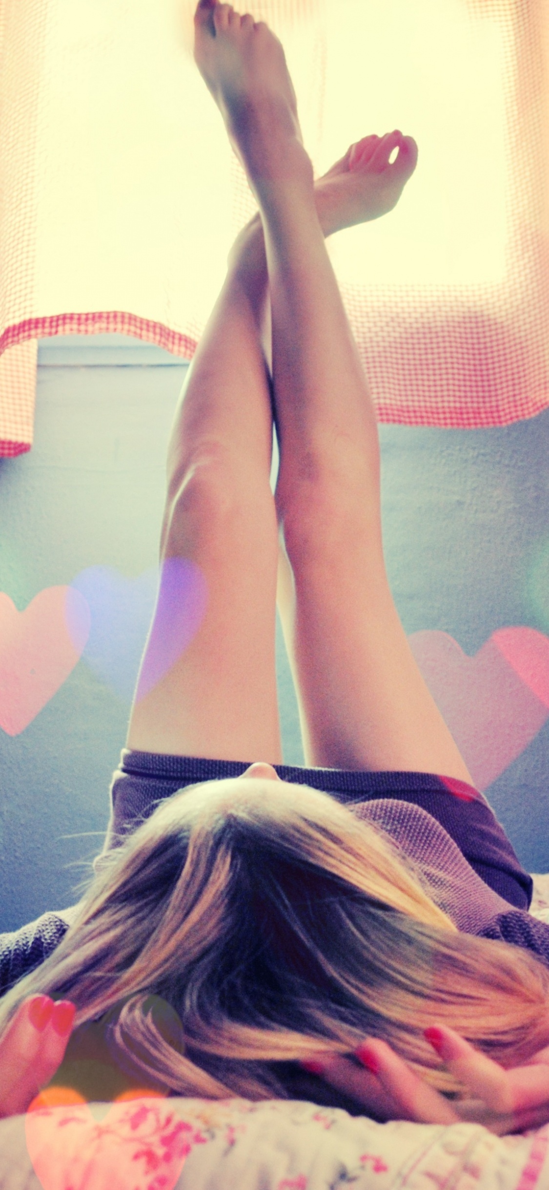 Обои волосы, розовый, нога, блондин, красота в разрешении 1125x2436