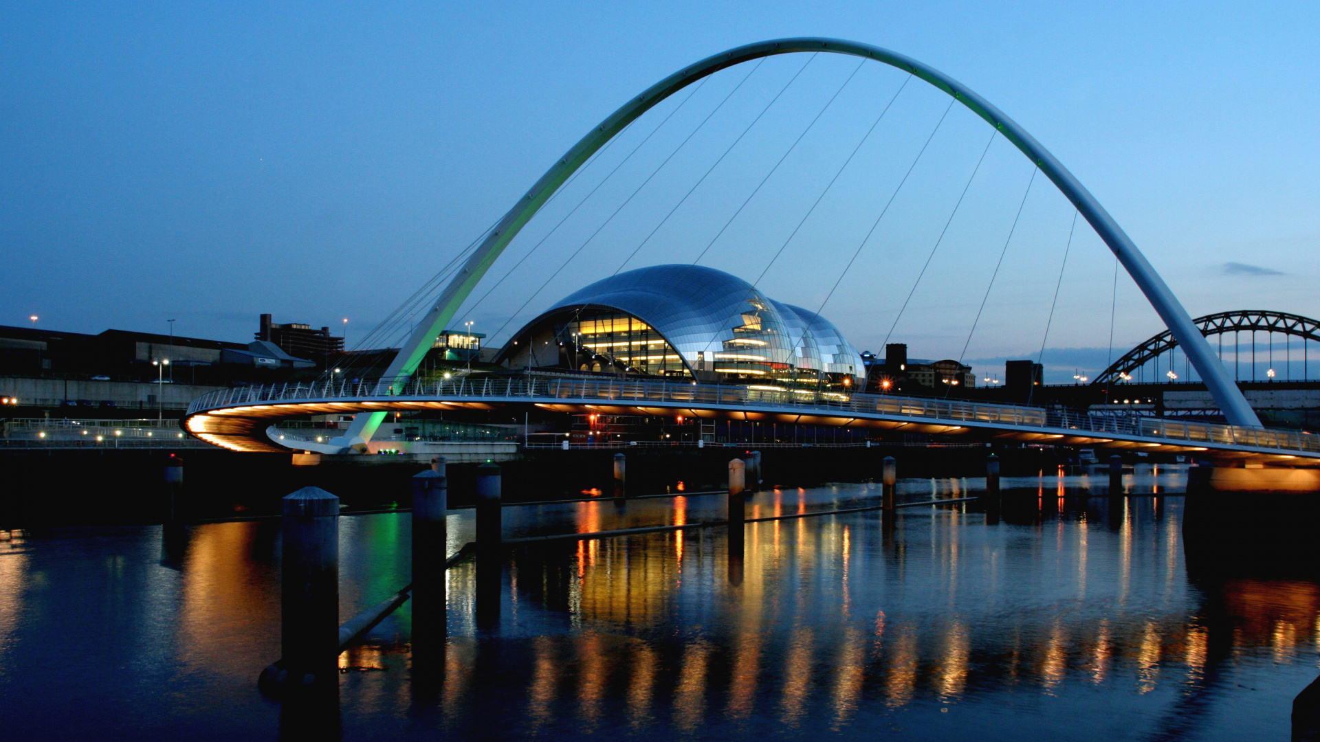 Обои отражение, Мост Тысячелетия В Гейтсхеде, мост, арочный мостик, ориентир в разрешении 1920x1080