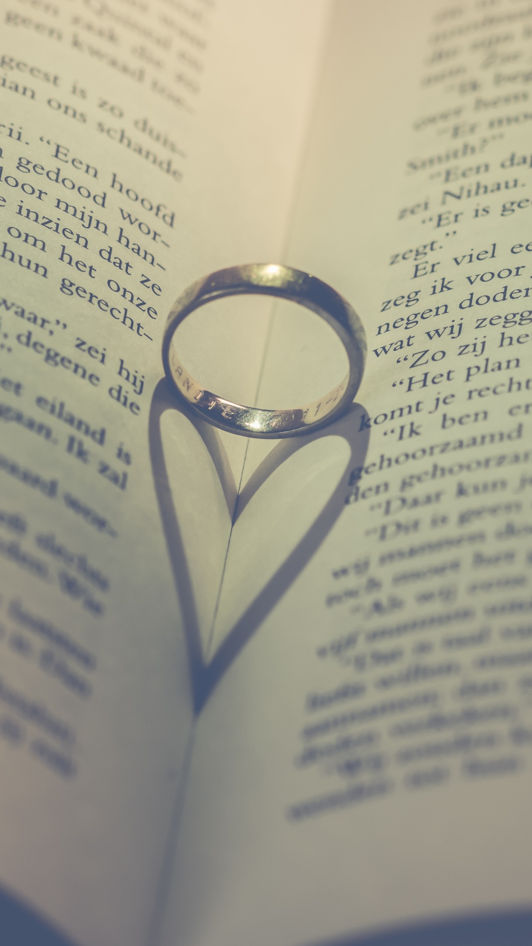 Обои кольцо, книга, сердце, обручальное кольцо, текст в разрешении 1080x1920