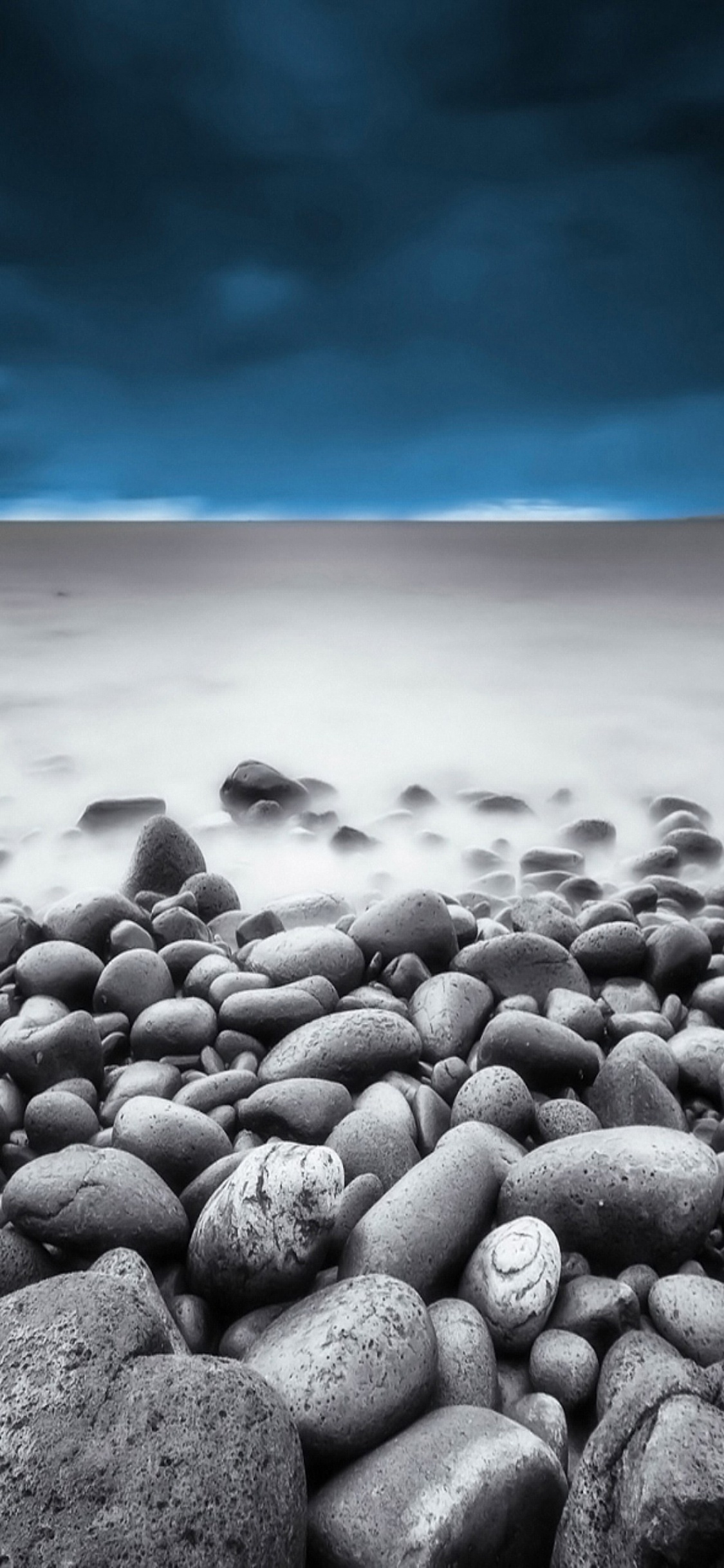 Обои булыжник, природа, рок, берег, море в разрешении 1125x2436