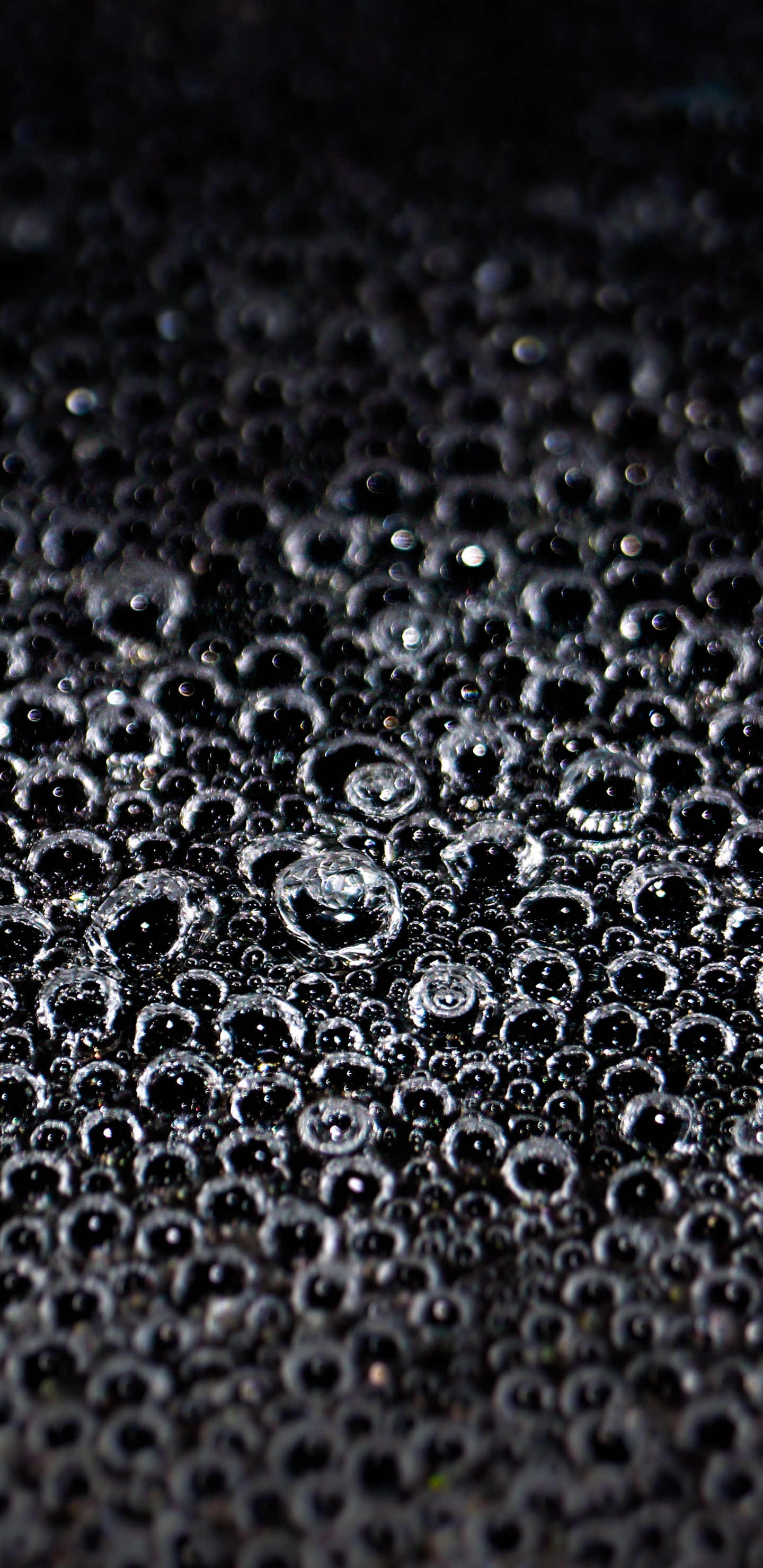 Обои черный, вода, узор, падение, металл в разрешении 1440x2960