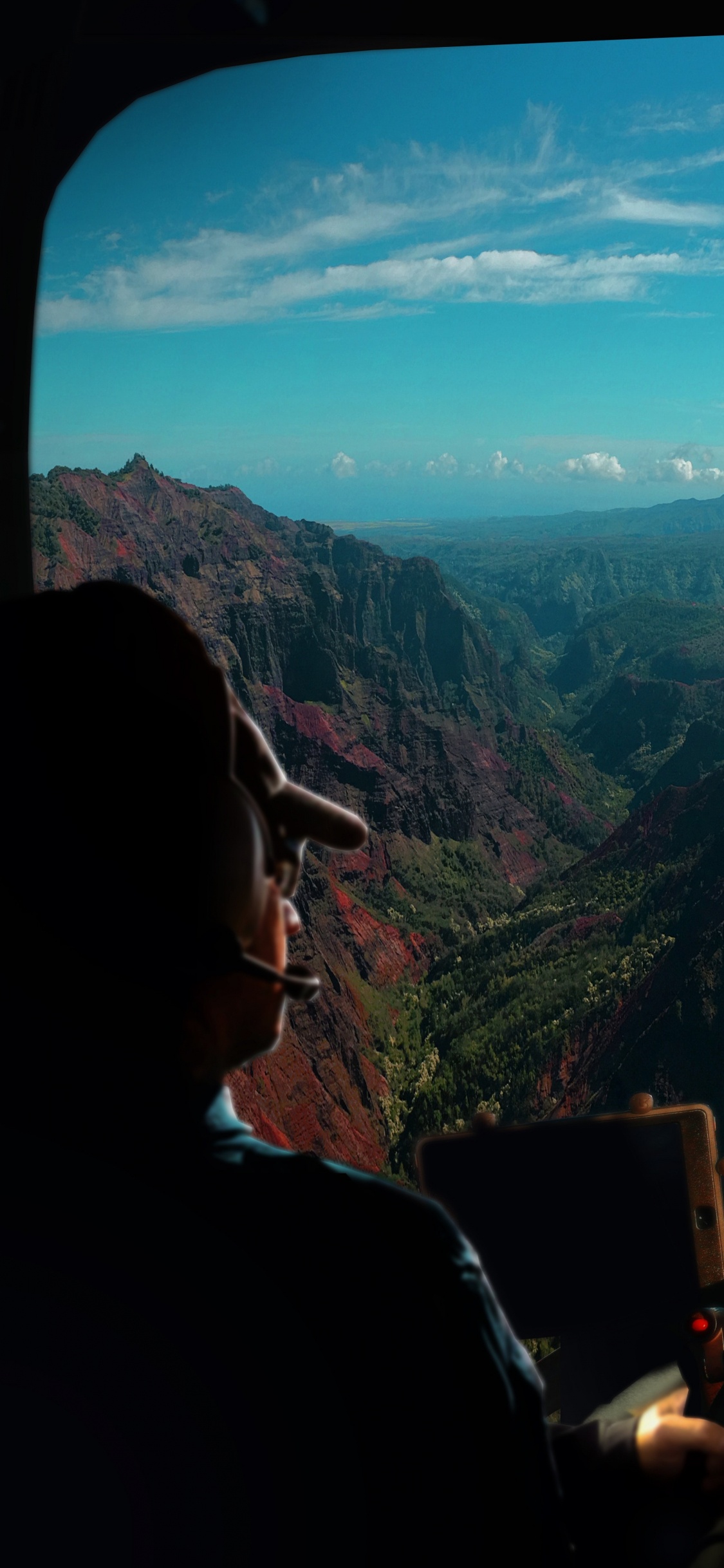 Обои самолеты, кубрик, самолет, воздушное путешествие, летчик в разрешении 1125x2436