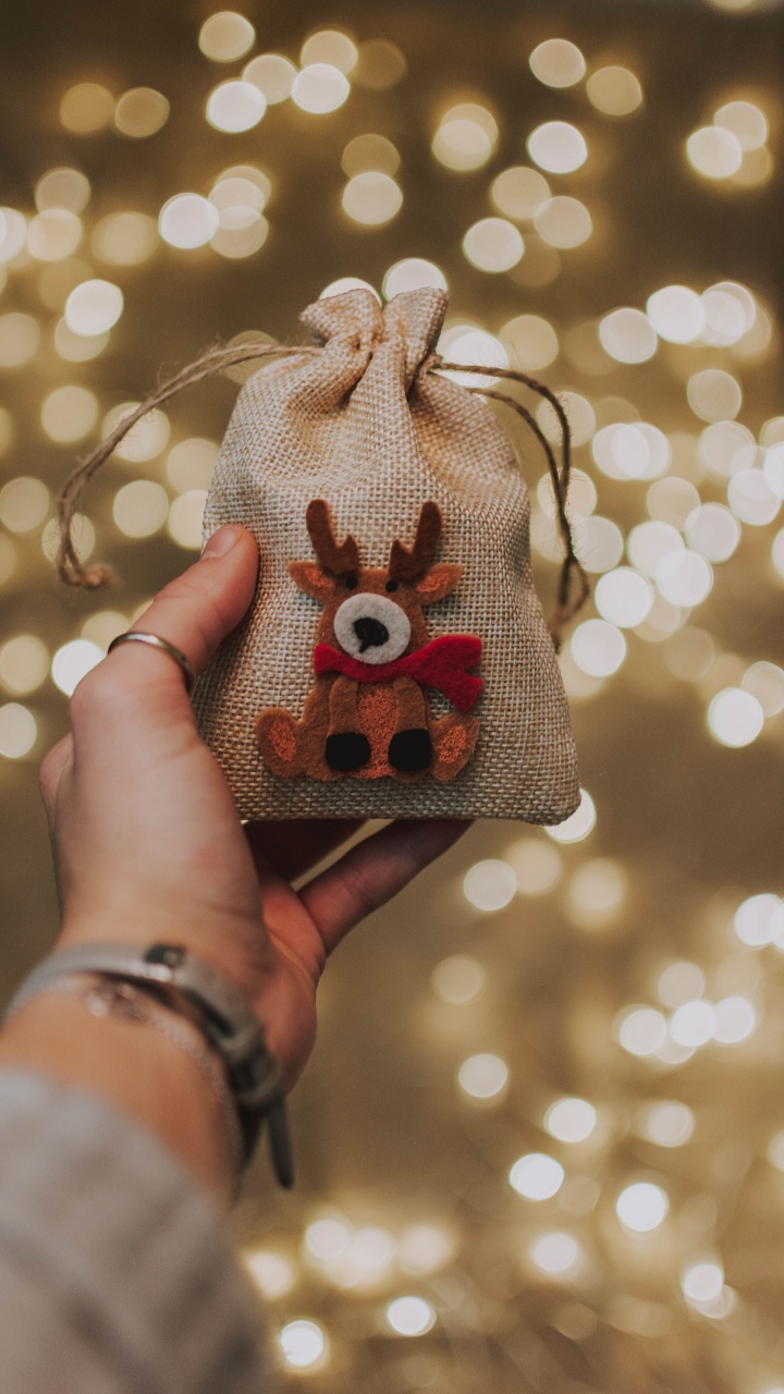 Обои Рождественский день, рождественский орнамент, палец, орнамент, дерево в разрешении 720x1280