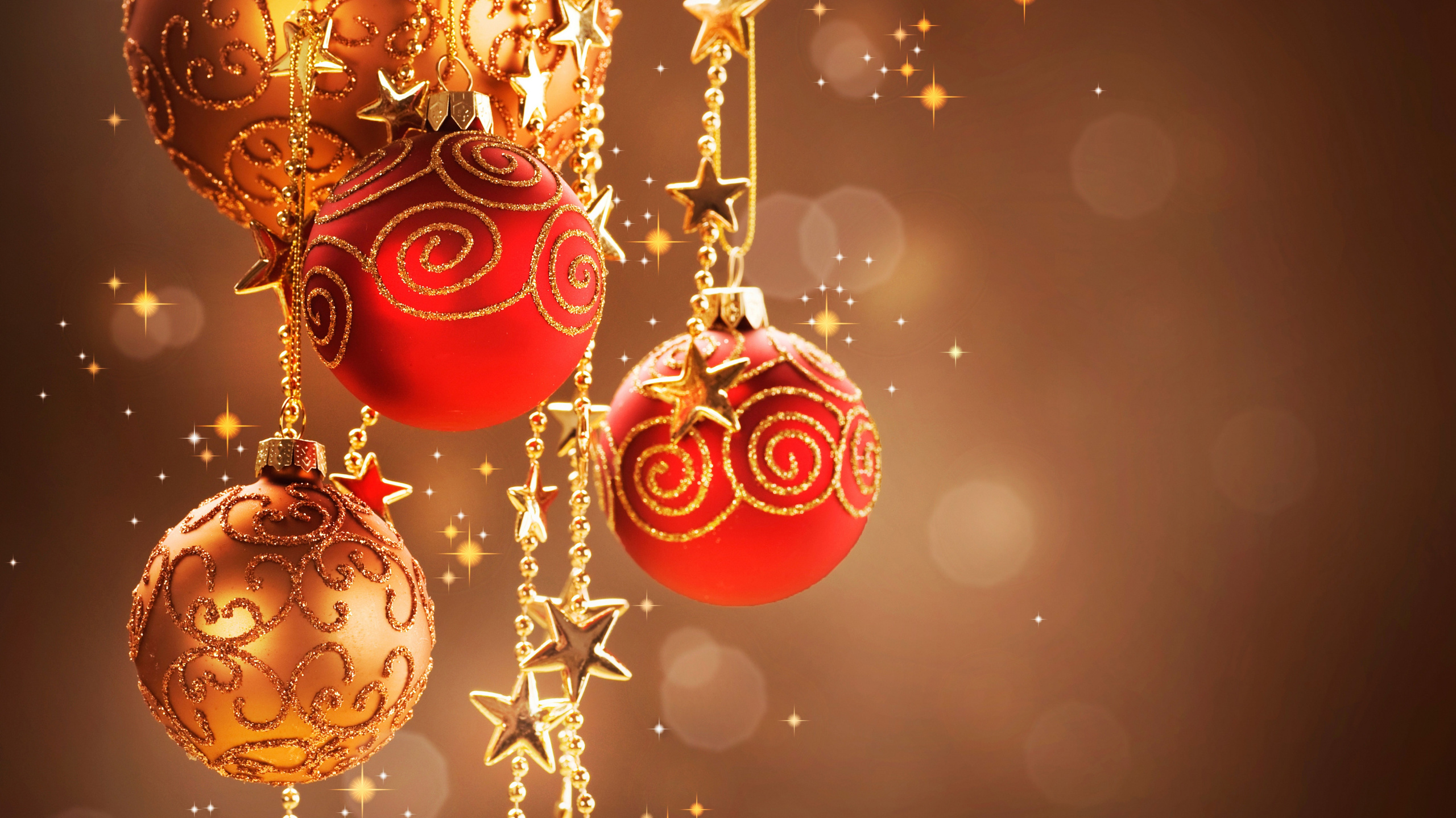 Обои Рождественский день, Рождественские украшения, праздник, рождественский орнамент, Рождество в разрешении 2560x1440