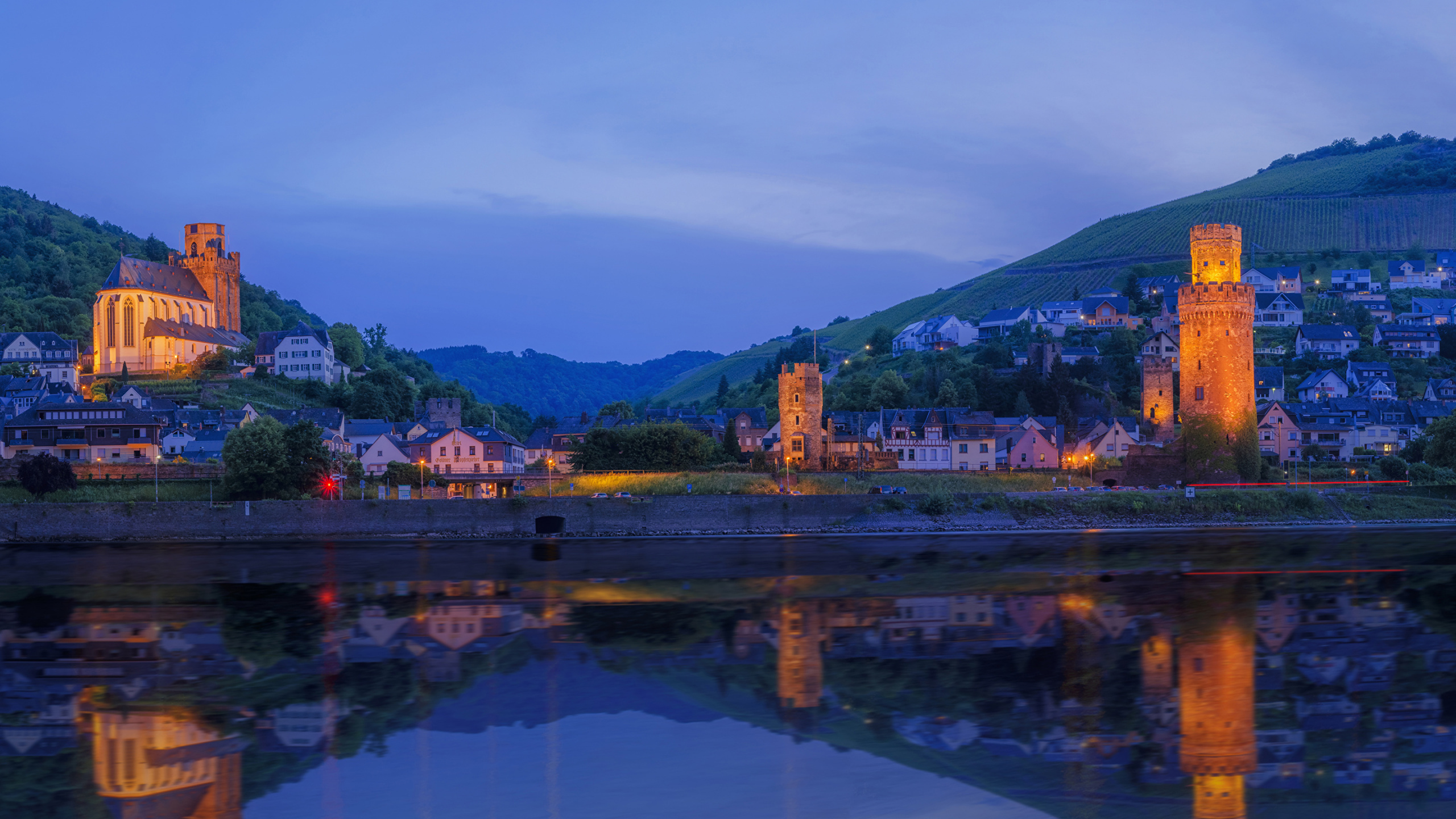 Обои отражение, достопримечательность, гора, реки, ориентир в разрешении 2560x1440