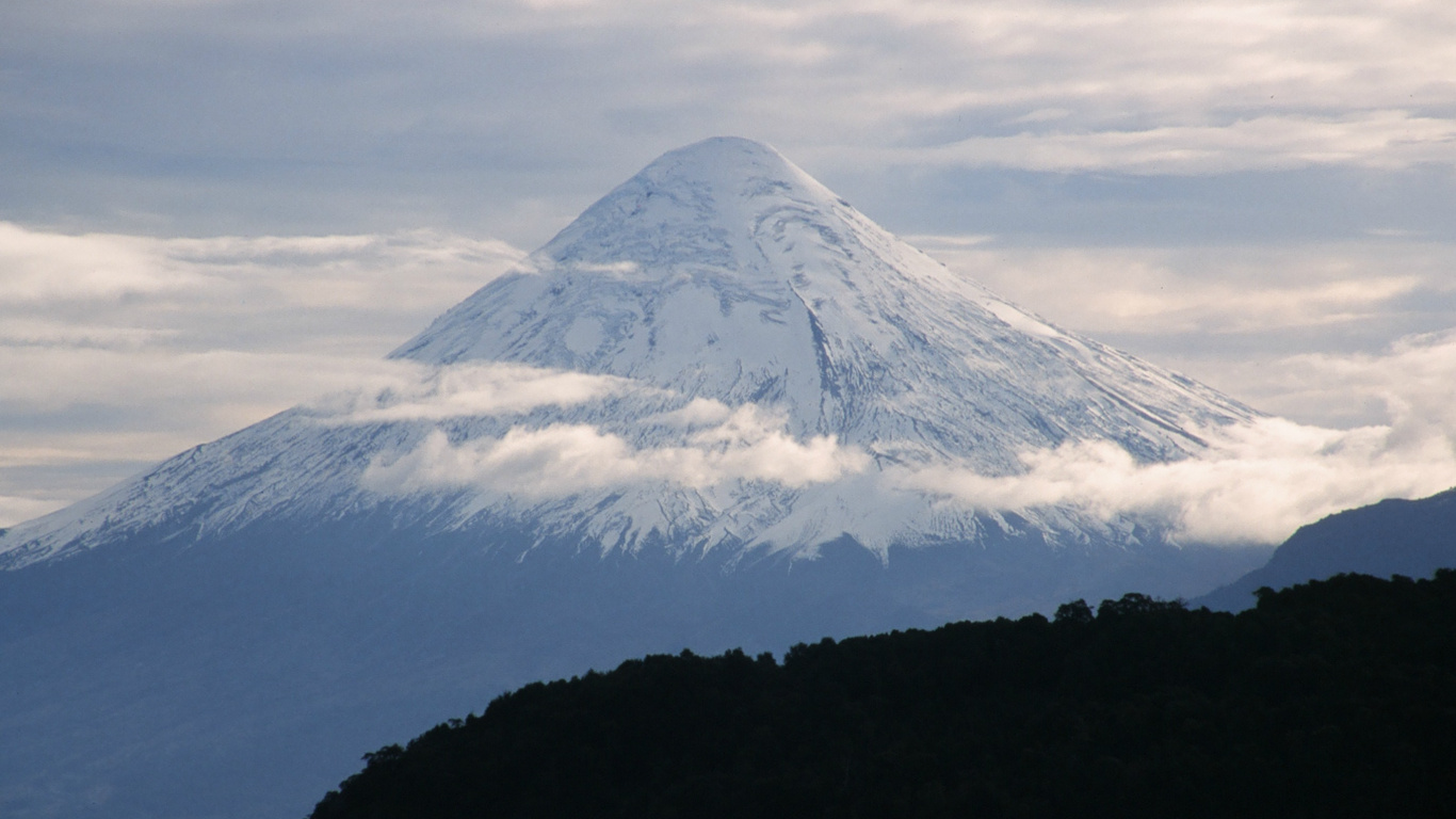 Обои Осорно, стратовулкан, Тронадор, Cenizos Puntiagudo-Cordn, Остров Чило в разрешении 1366x768