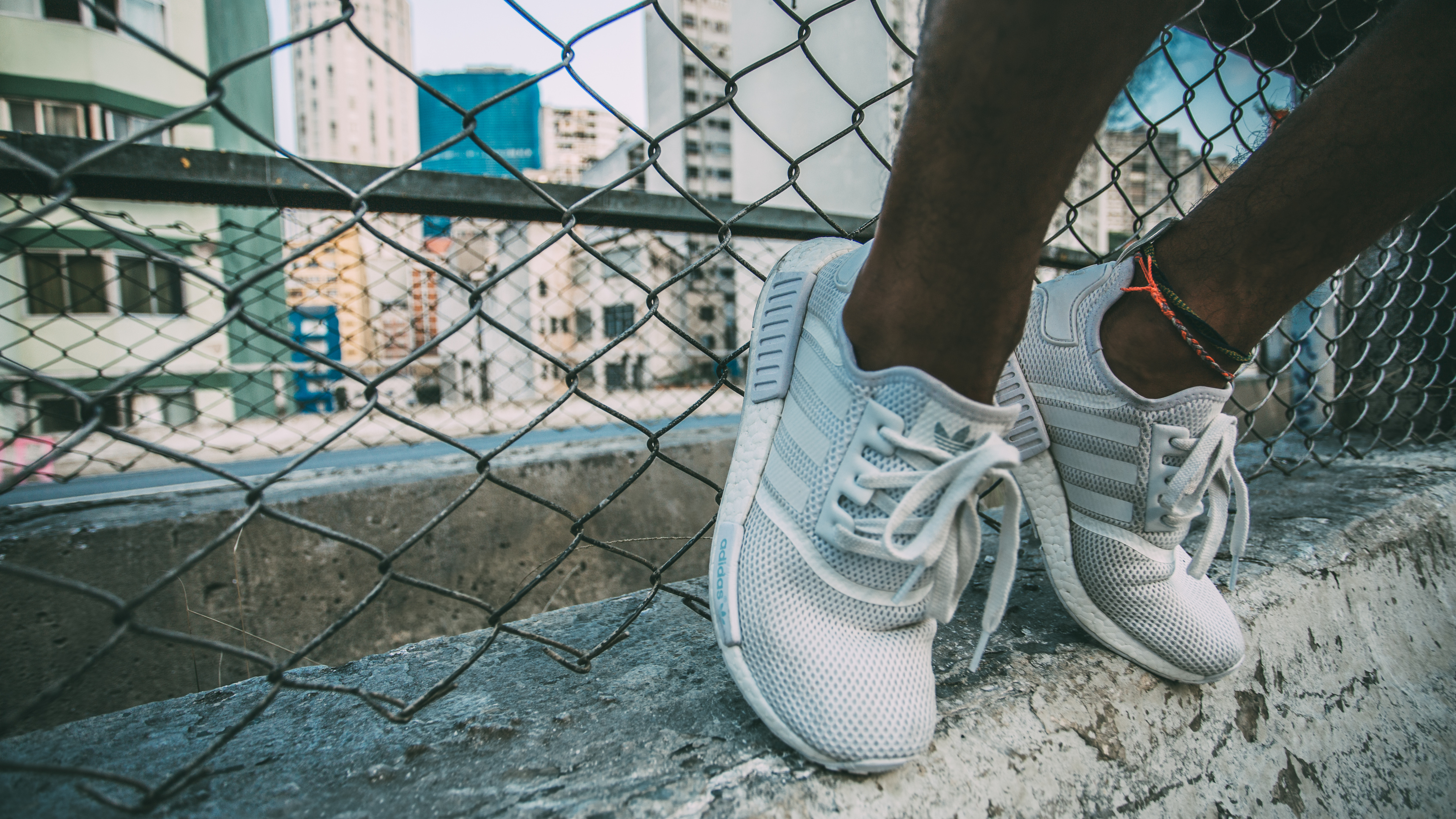 Обои adidas, башмак, кеды, обувь, белые в разрешении 3840x2160