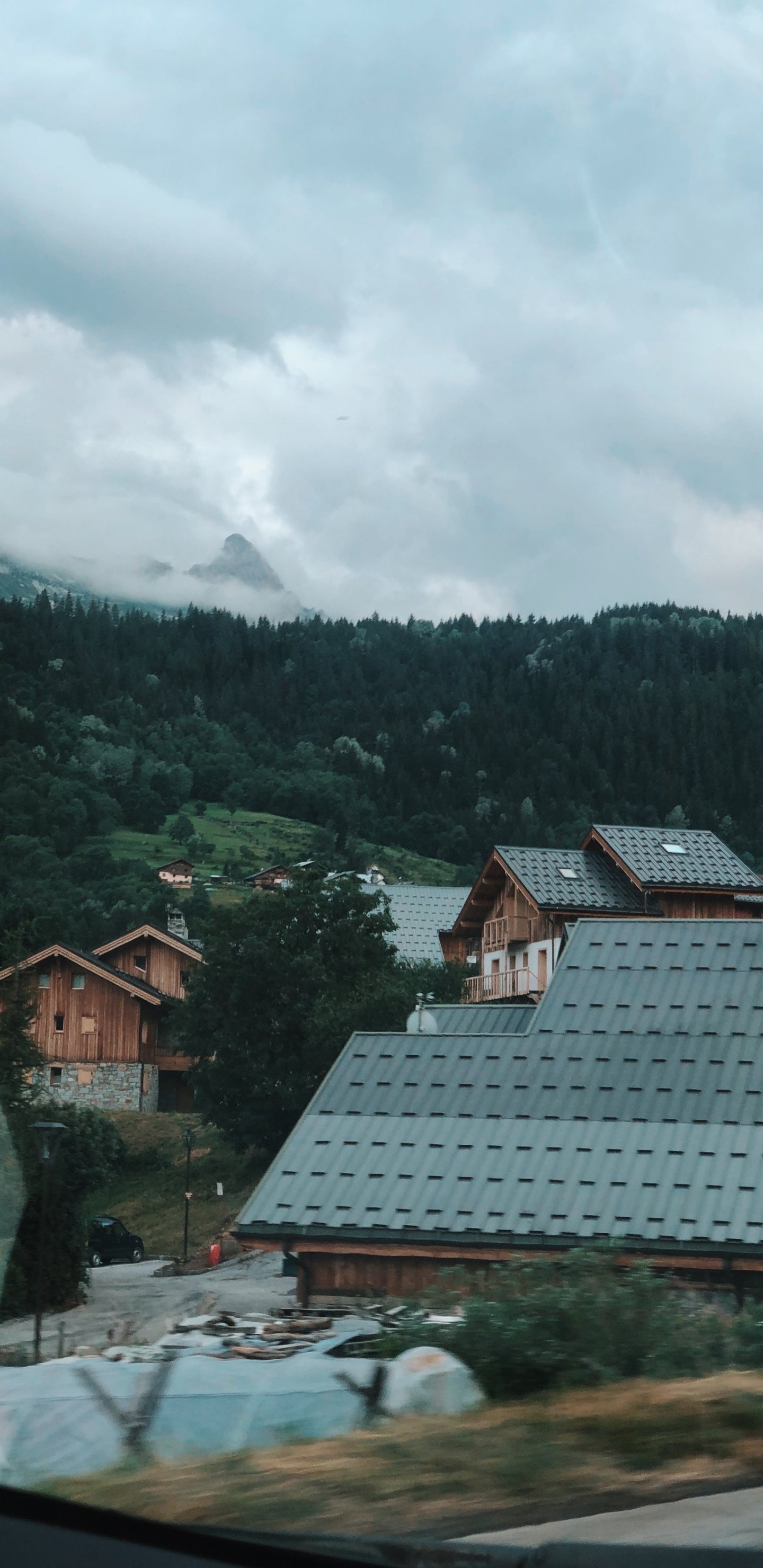 Обои горный рельеф, облако, соседство, нагорье, Хаус в разрешении 1440x2960