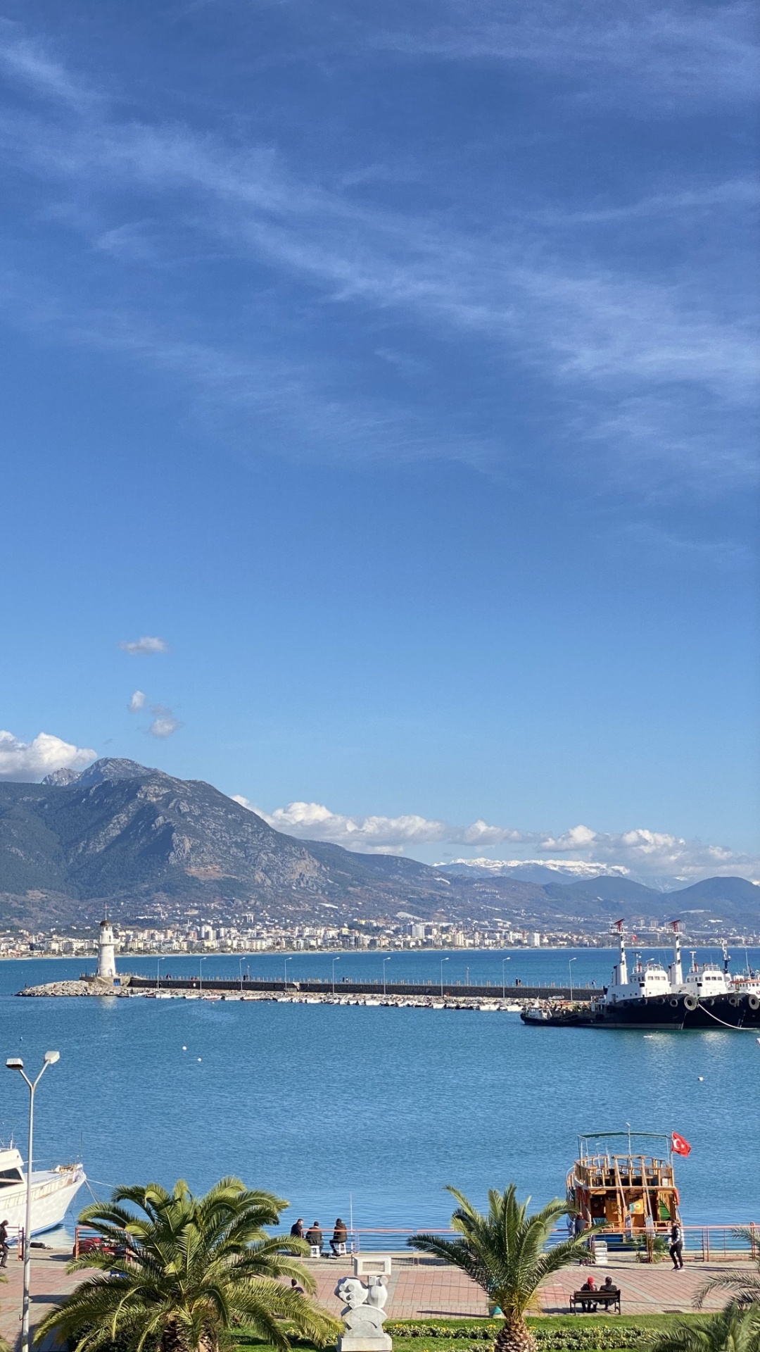 Обои вода, облако, гора, лазурный, синий в разрешении 1080x1920