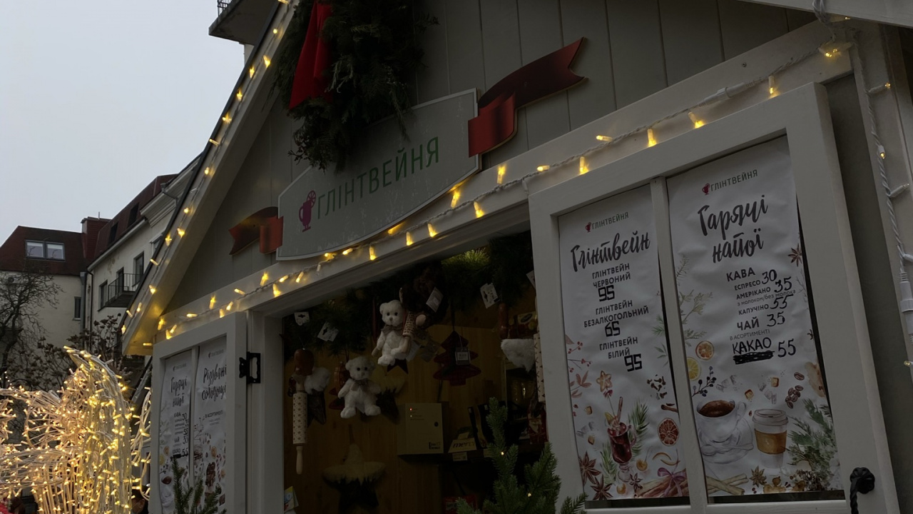 Обои Хаус, крыша, цветочный горшок, дверь, Рождественские украшения в разрешении 1280x720