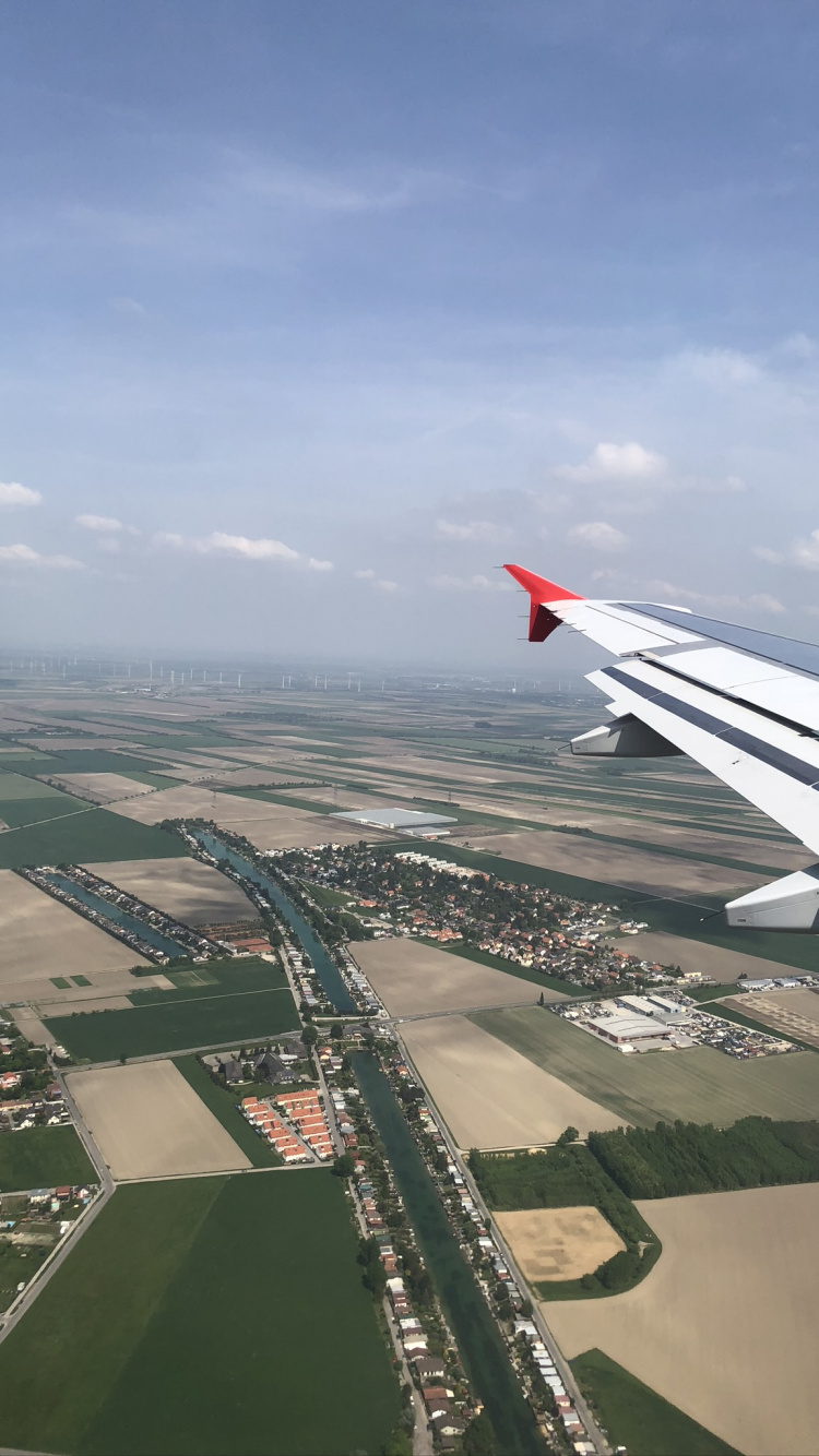 Обои авиакомпания, самолет, инфраструктура, самолеты, авиалайнер в разрешении 750x1334