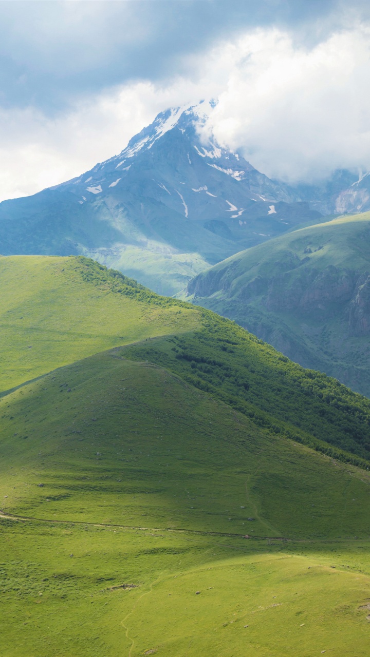 Обои нагорье, сенокосное угодье, пейзажи гор, облако, гора в разрешении 720x1280
