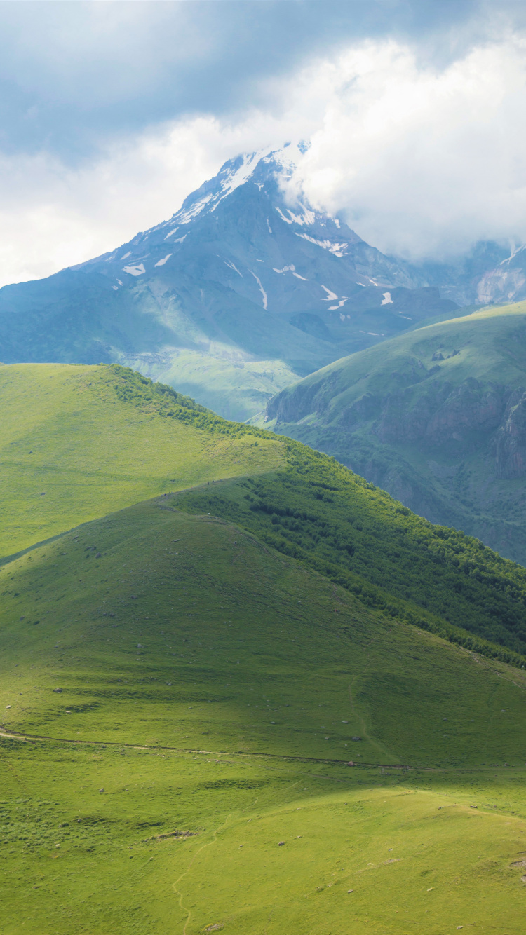 Обои нагорье, сенокосное угодье, пейзажи гор, облако, гора в разрешении 750x1334