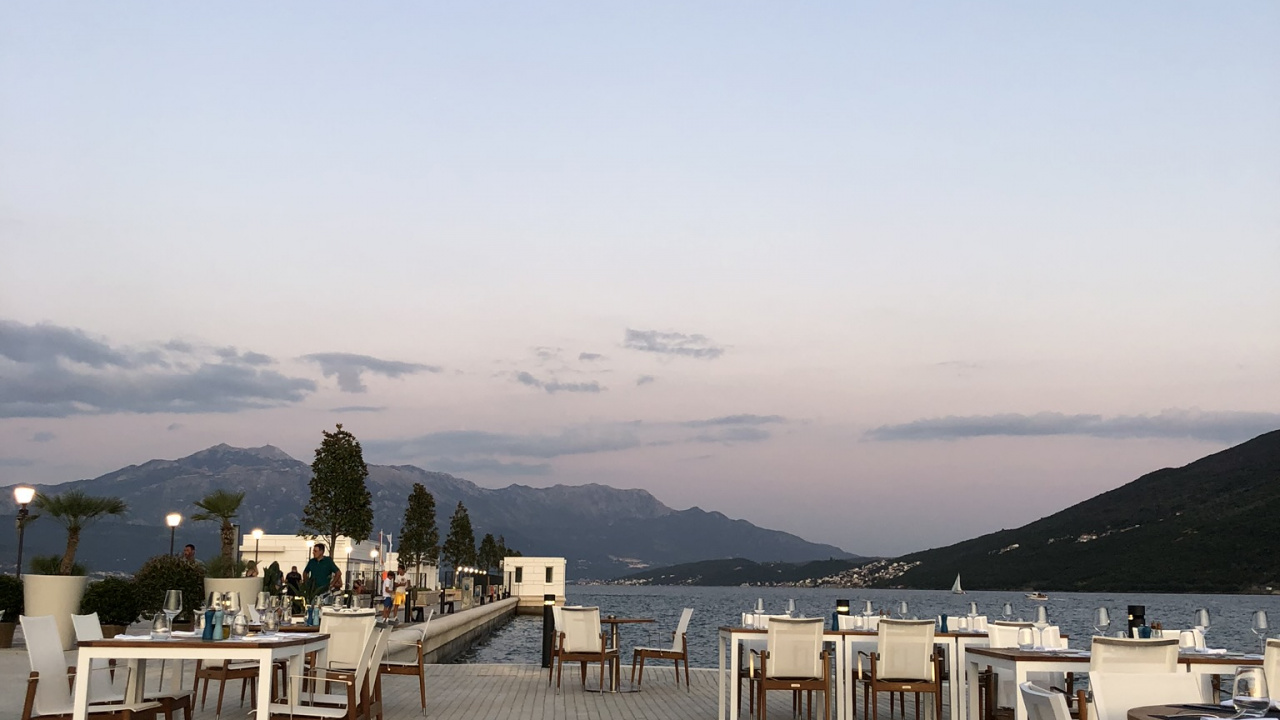 Обои море, недвижимость, туризм, таблица, мебель в разрешении 1280x720