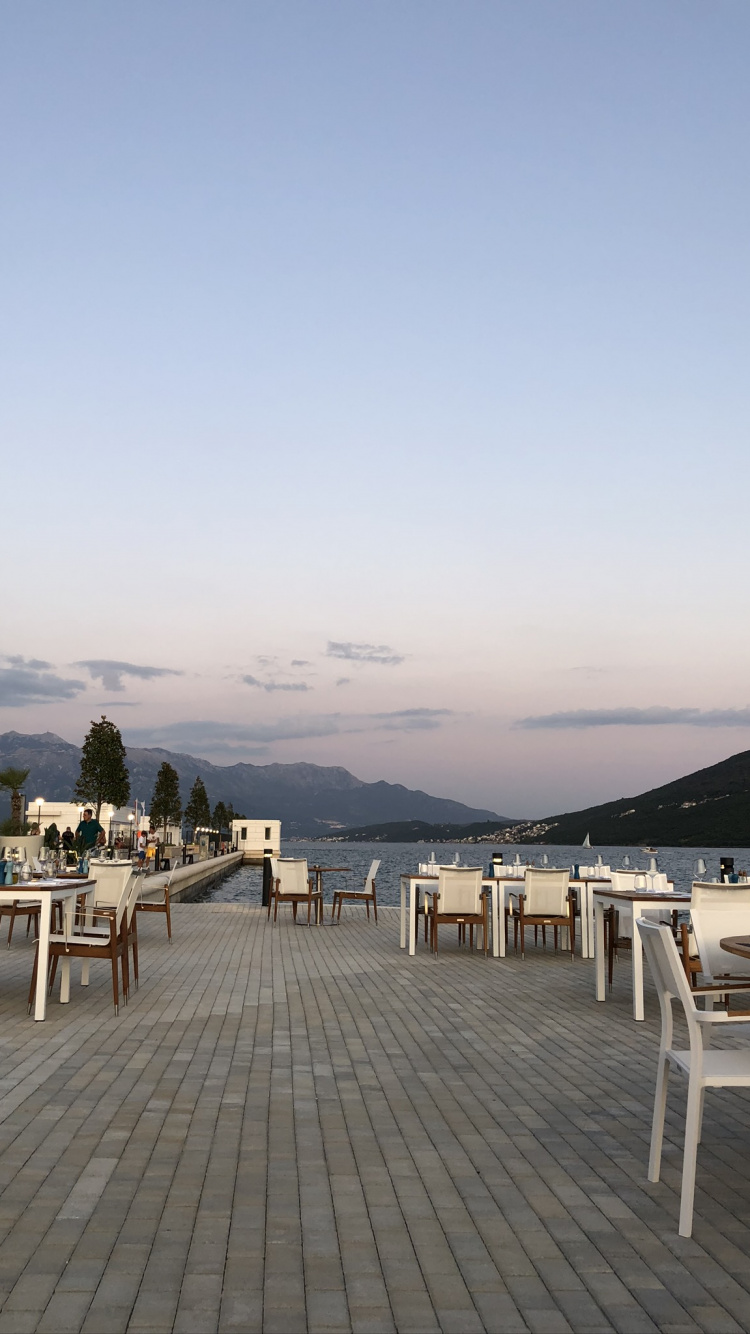 Обои море, недвижимость, туризм, таблица, мебель в разрешении 750x1334