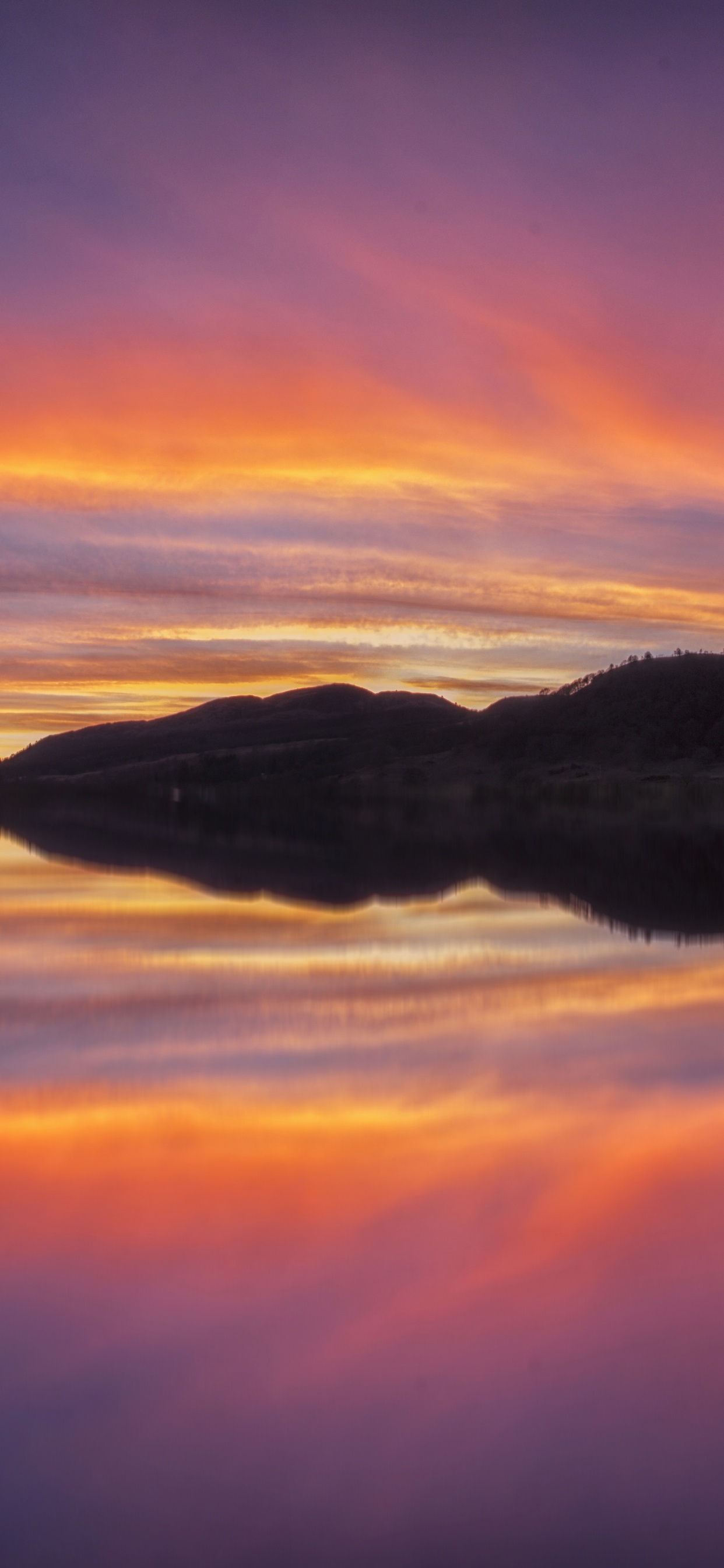 Обои послесвечение, горизонт, отражение, восход солнца, спокойствие в разрешении 1242x2688