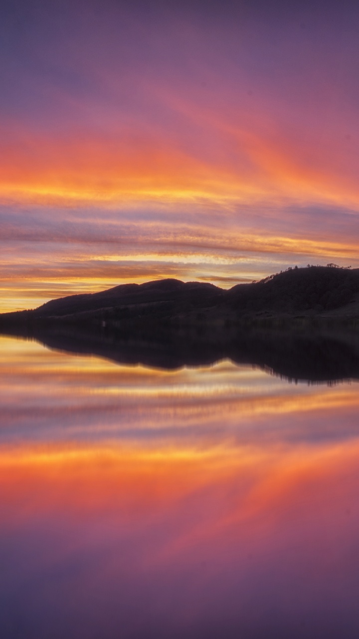Обои послесвечение, горизонт, отражение, восход солнца, спокойствие в разрешении 720x1280