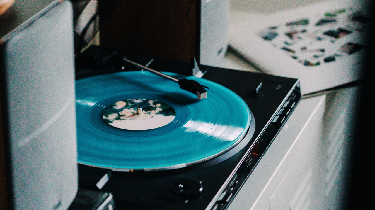 Обои граммофонная пластинка, фонограф, Тёрнтейблизм, электроника, грампластинка в разрешении 1280x720