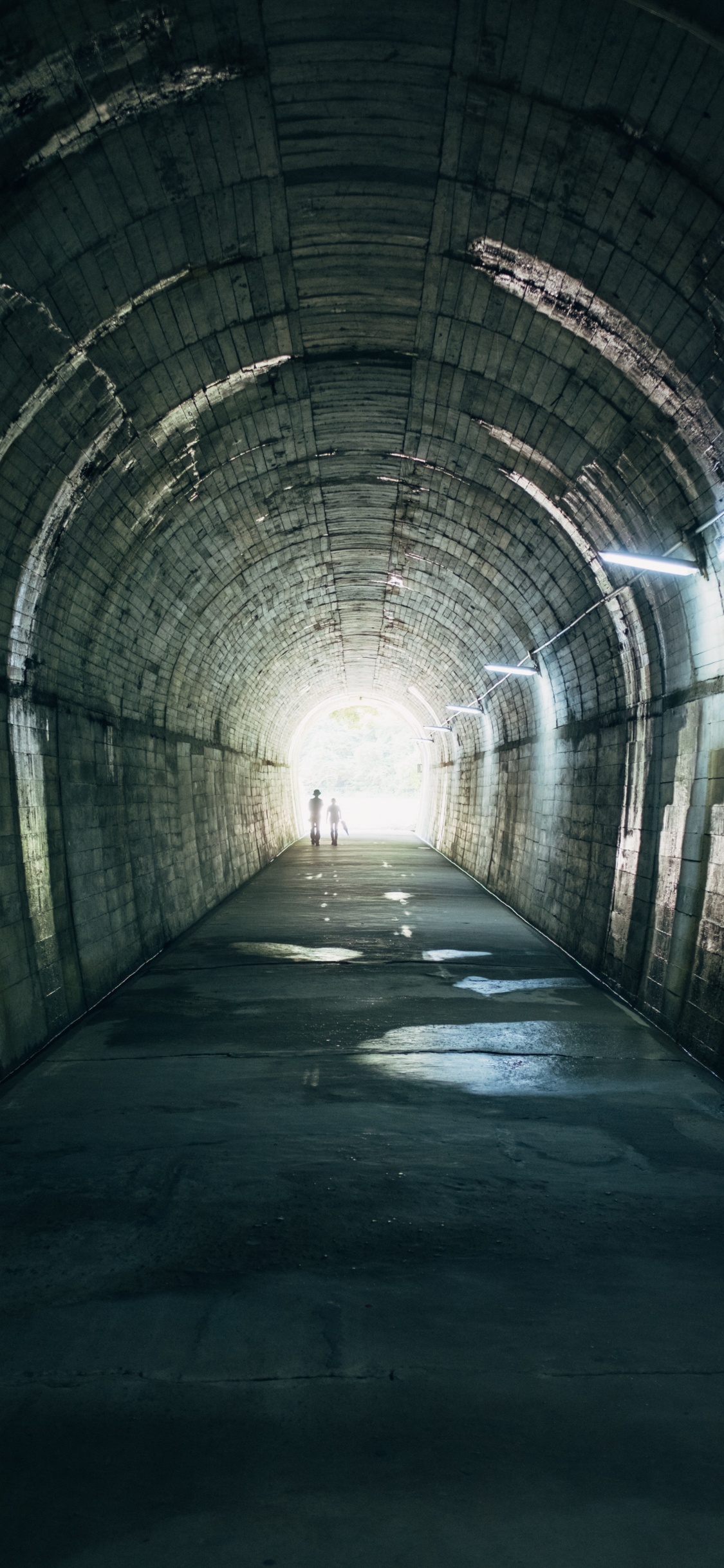 Обои туннель, темнота, инфраструктура, архитектура, проезд в разрешении 1125x2436