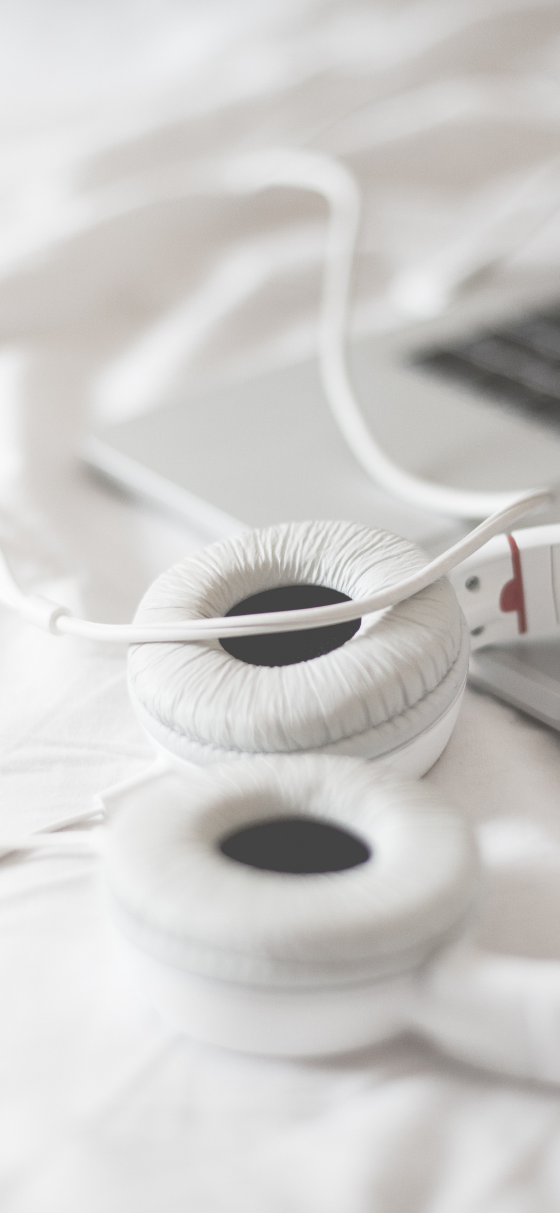 Обои наушники, apple, macbook, технологии, технология в разрешении 1125x2436