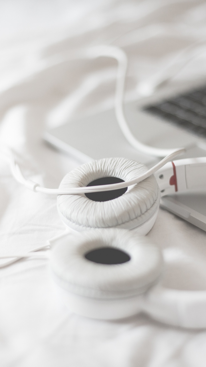 Обои наушники, apple, macbook, технологии, технология в разрешении 720x1280