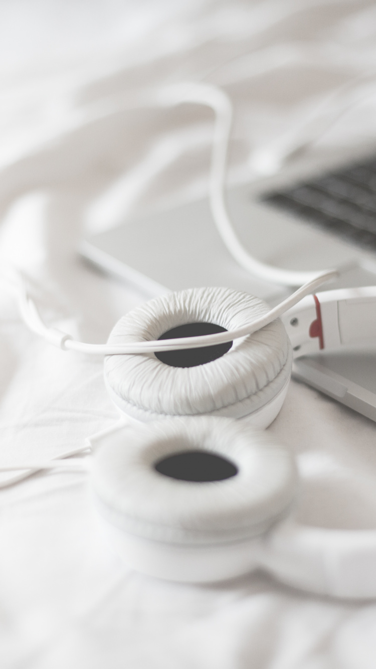 Обои наушники, apple, macbook, технологии, технология в разрешении 750x1334