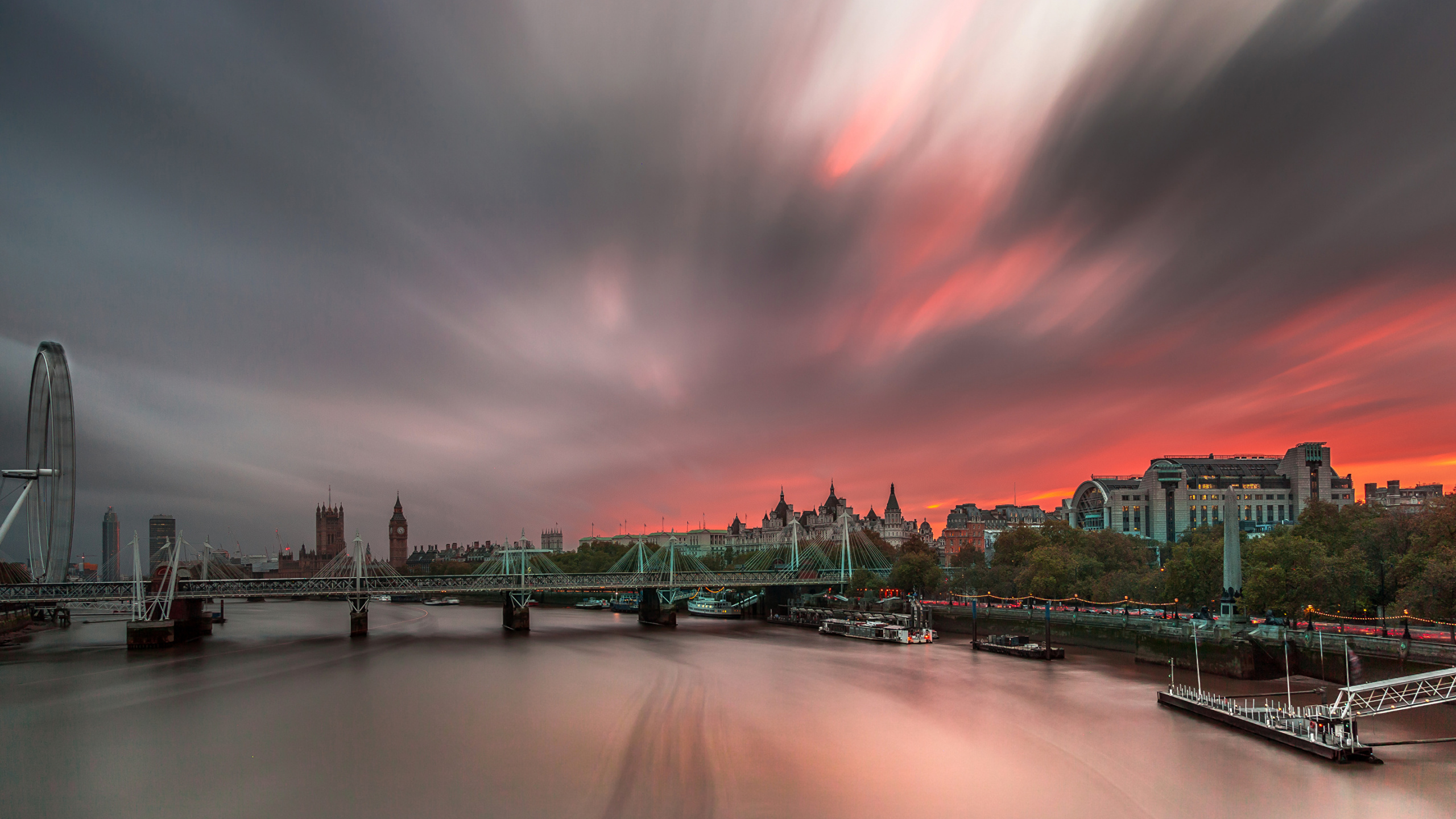 Обои городской пейзаж, город, здание, облако, городской район в разрешении 2560x1440