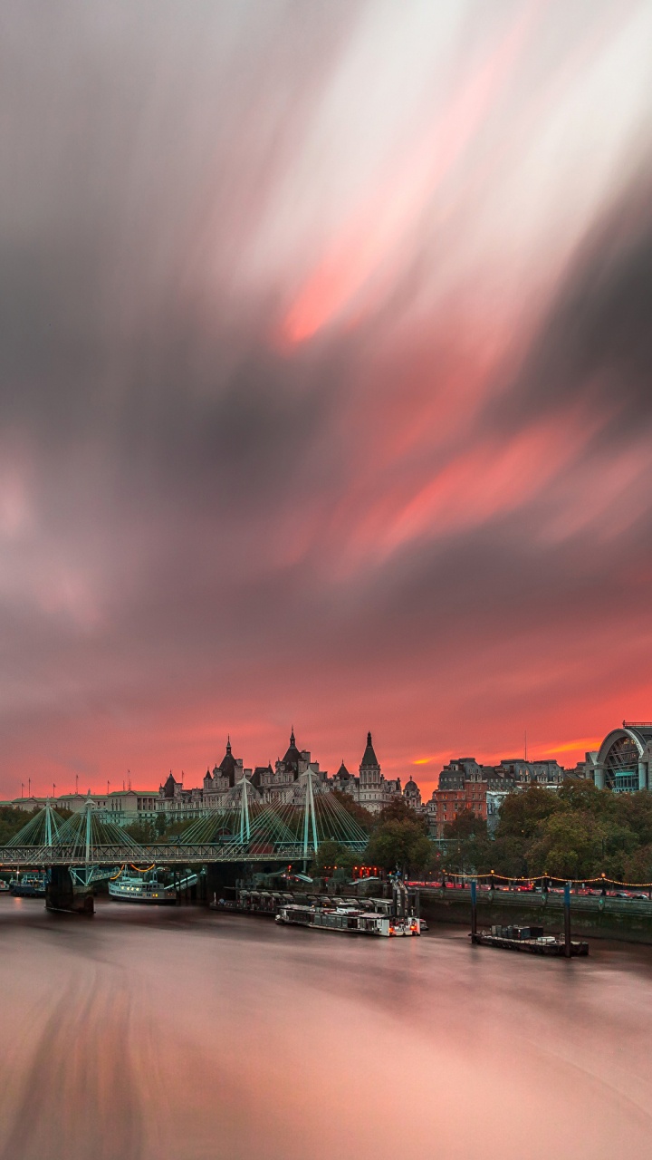 Обои городской пейзаж, город, здание, облако, городской район в разрешении 720x1280