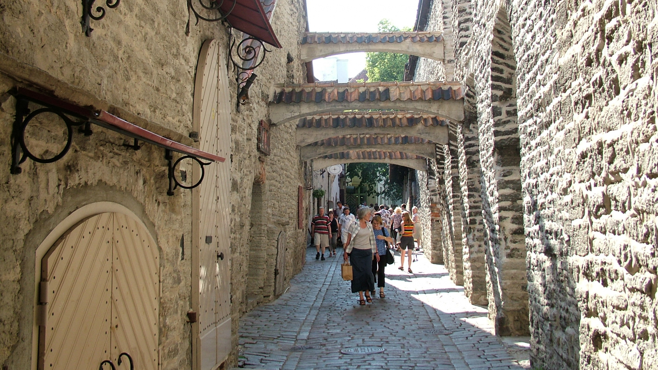 Обои Переулок Катарины, Св Екатерины Монастырь Таллин, аллея, улица, городок в разрешении 2560x1440