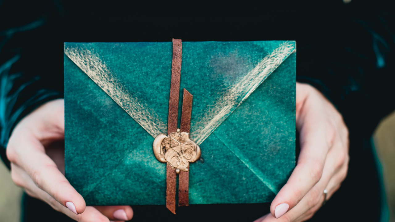 Обои рука, электрик, зеленый, бирюза, кожа в разрешении 1280x720