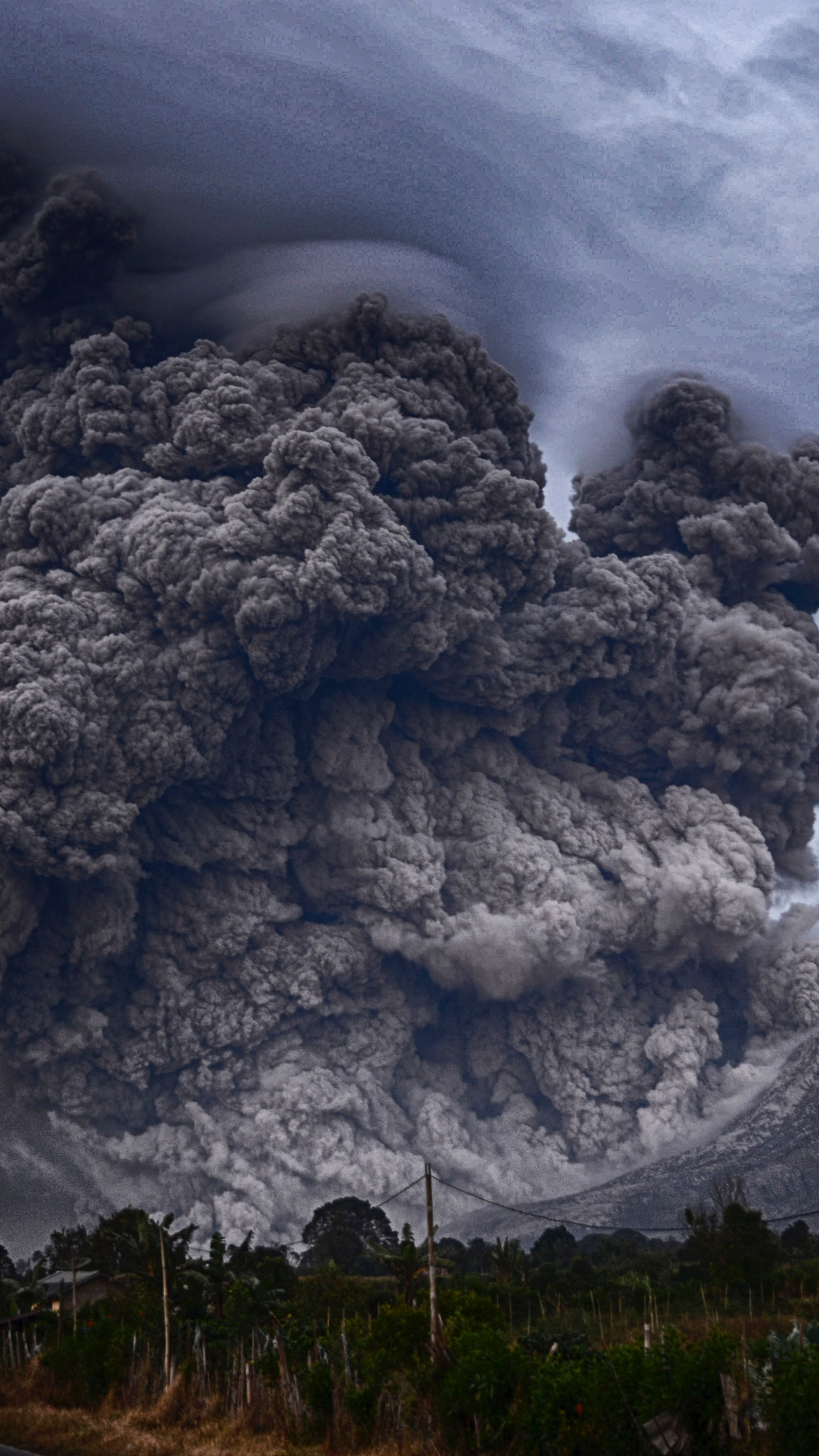 Обои небо, атмосфера, щитовой вулкан, стихийное бедствие, кучевое облако в разрешении 1440x2560