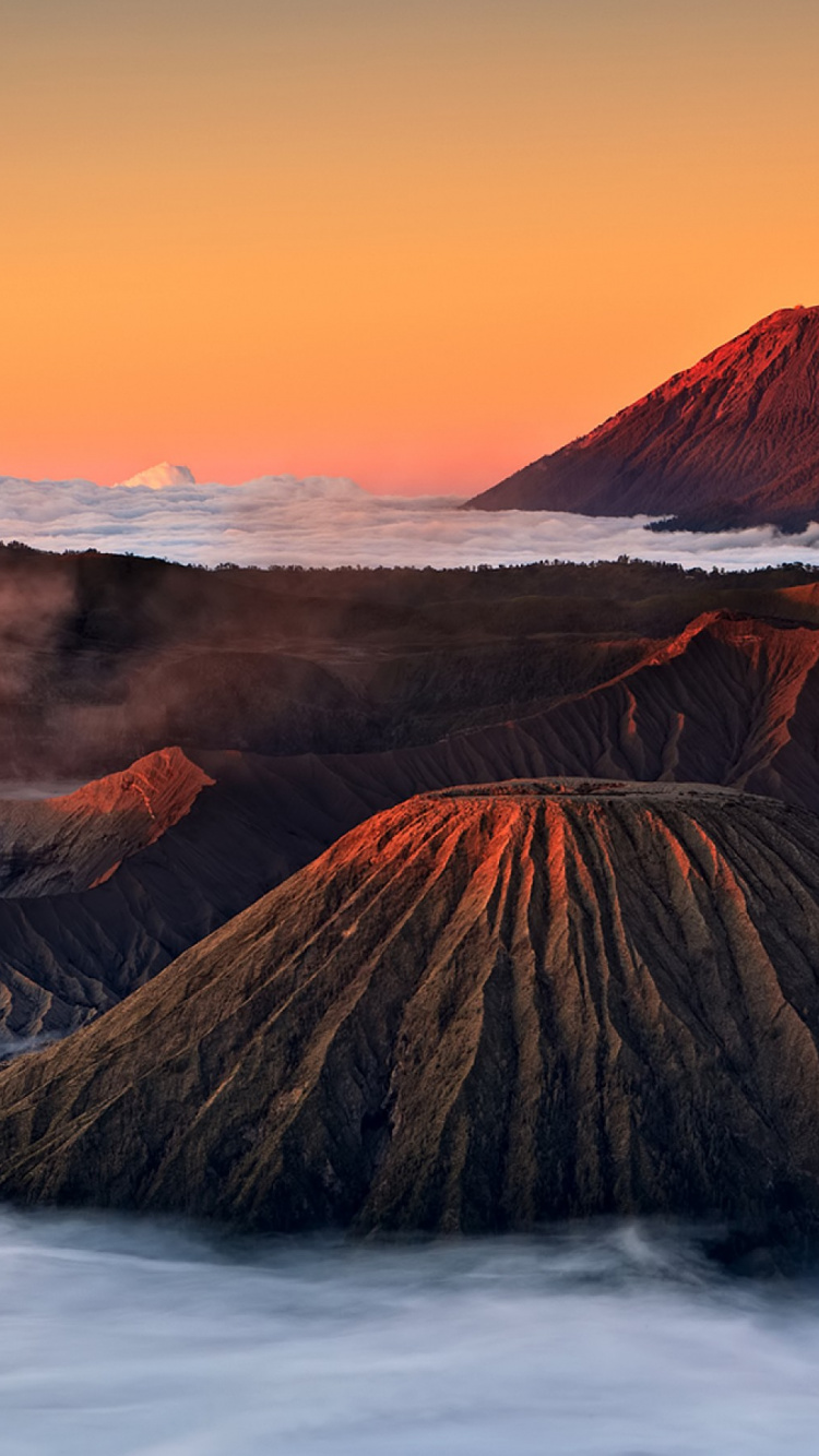 Обои Гора Бромо, Семеру, Иджен, вулкан, гора в разрешении 750x1334