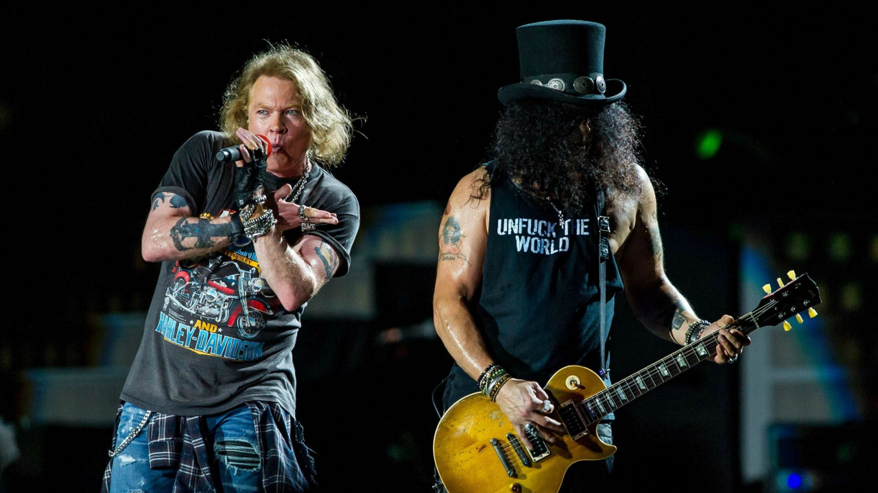 Обои Not in This Lifetime Tour, Guns N Roses, концерт, гитара, гитарист в разрешении 1280x720
