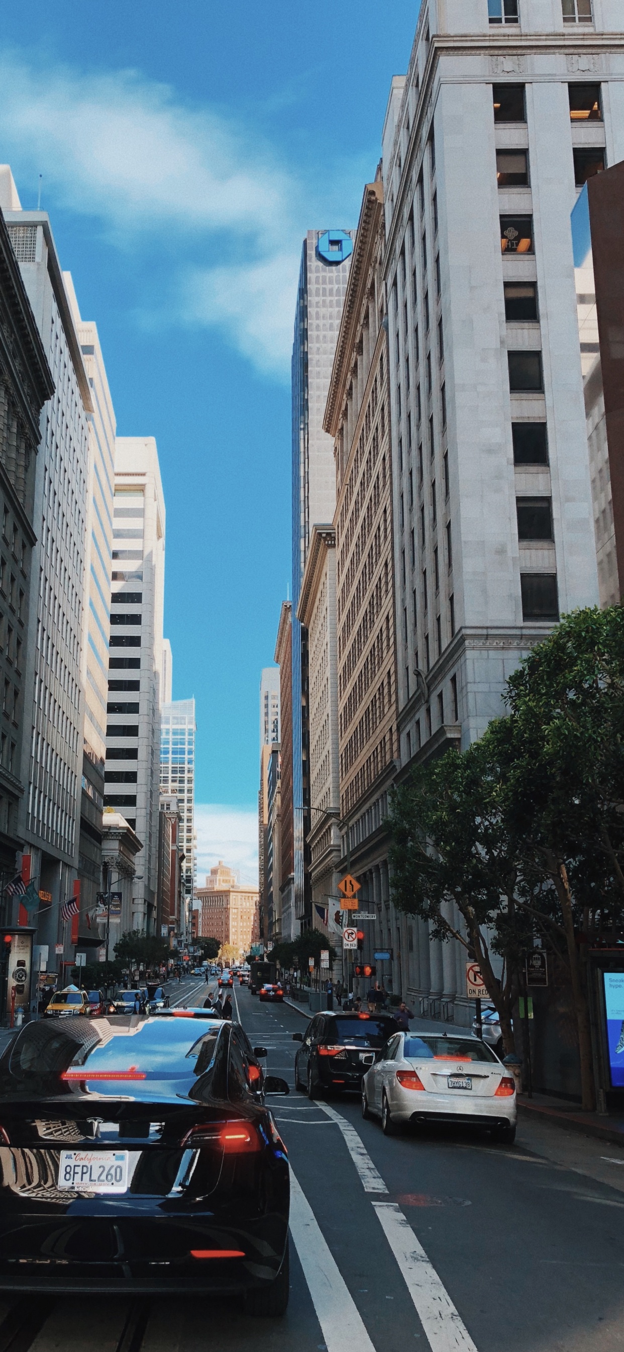 Обои Король, автомобиль среднего размера, компактный автомобиль, дорога, соседство в разрешении 1242x2688