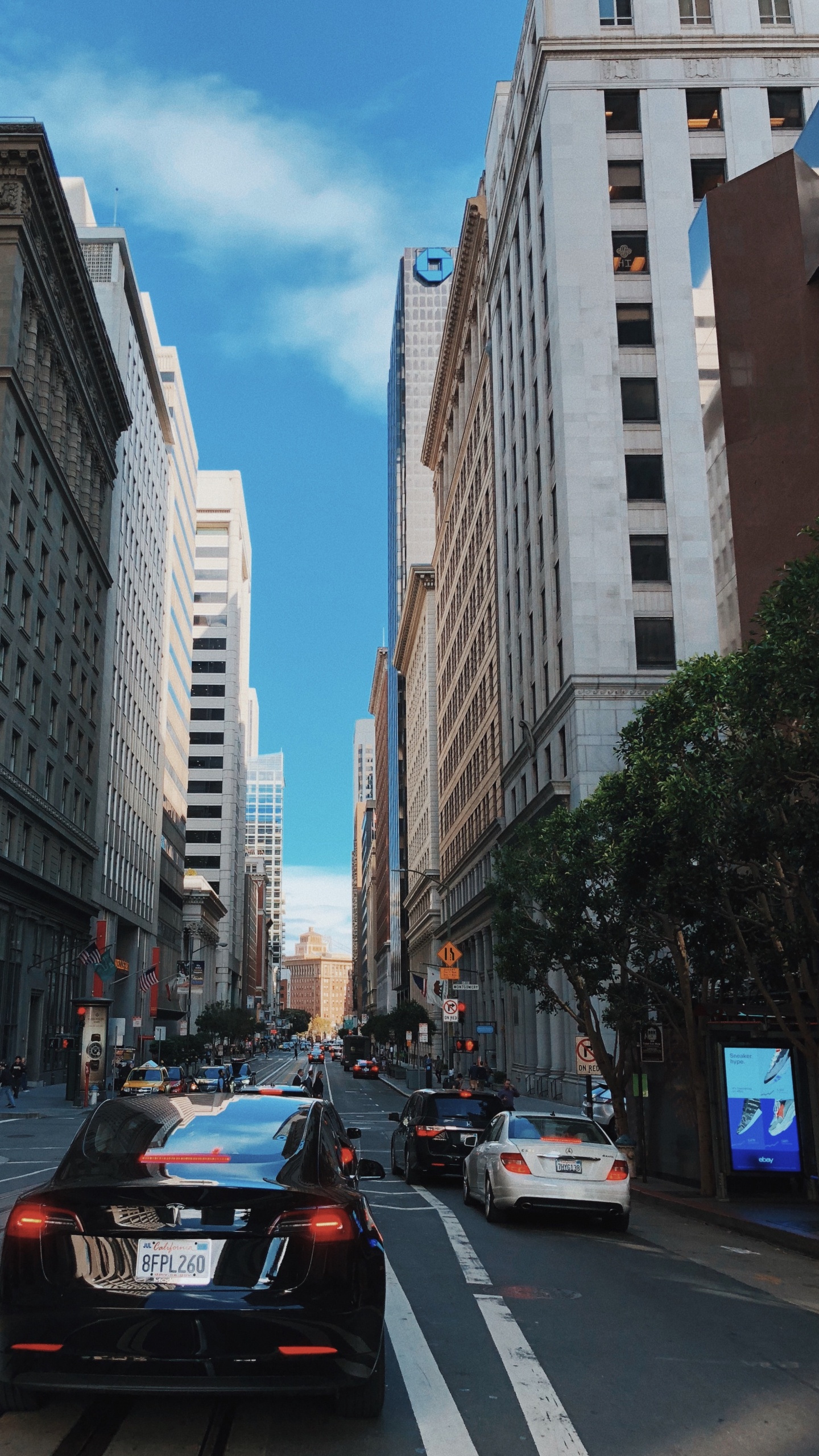 Обои Король, автомобиль среднего размера, компактный автомобиль, дорога, соседство в разрешении 1440x2560