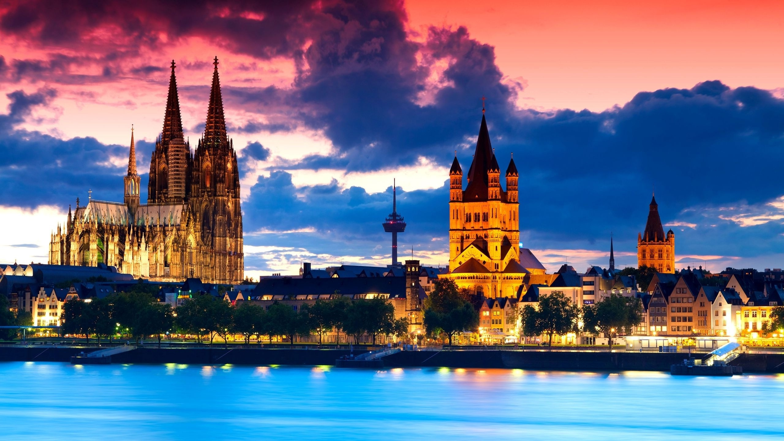 Обои Кельнский Собор, ориентир, город, отражение, городок в разрешении 2560x1440