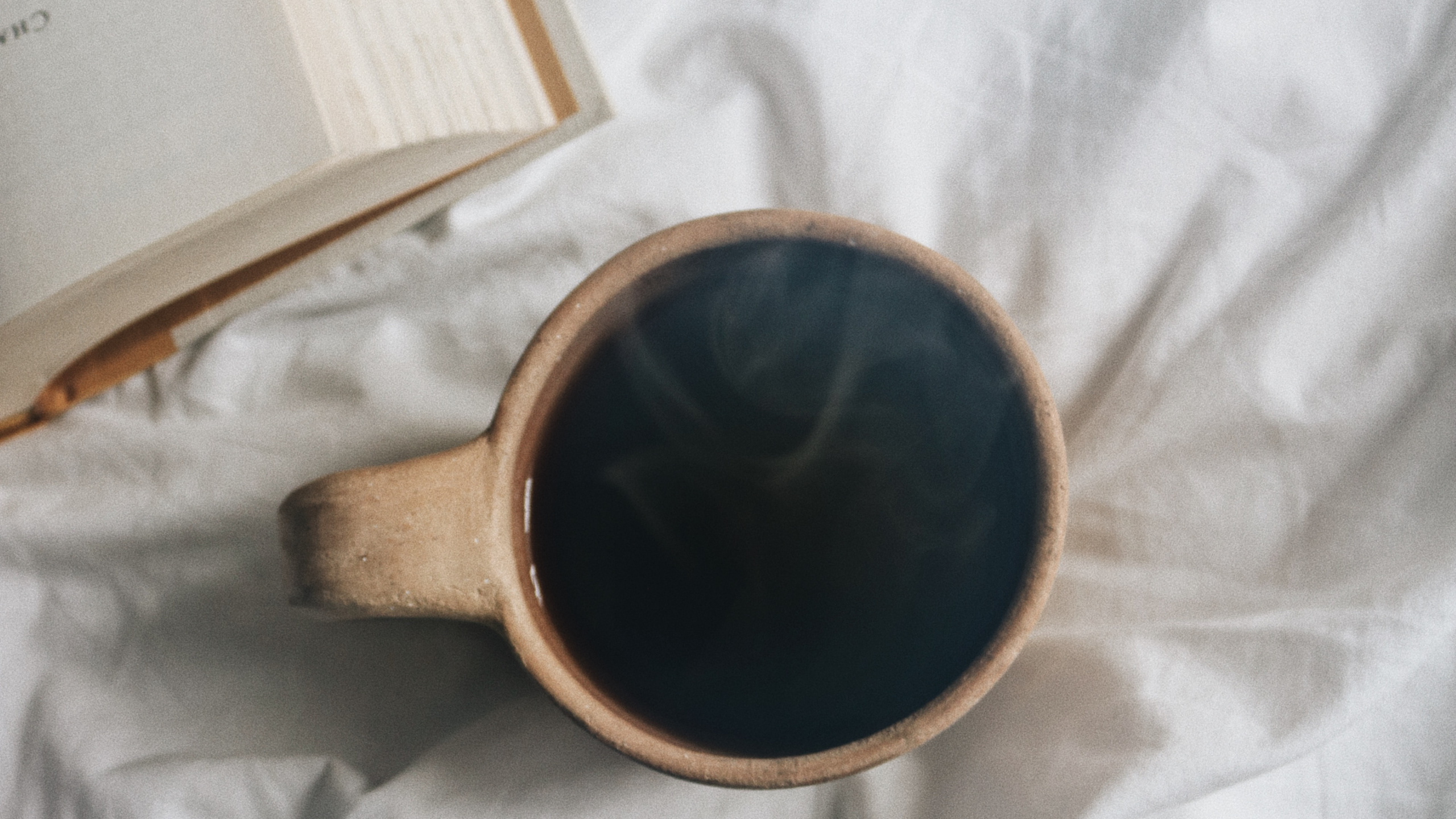 Обои очки, металл, кофе, уход за зрением, солнечные очки в разрешении 2560x1440