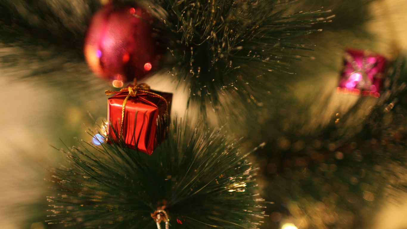 Обои Новый год, Рождественский день, рождественский орнамент, дерево, елка в разрешении 1366x768