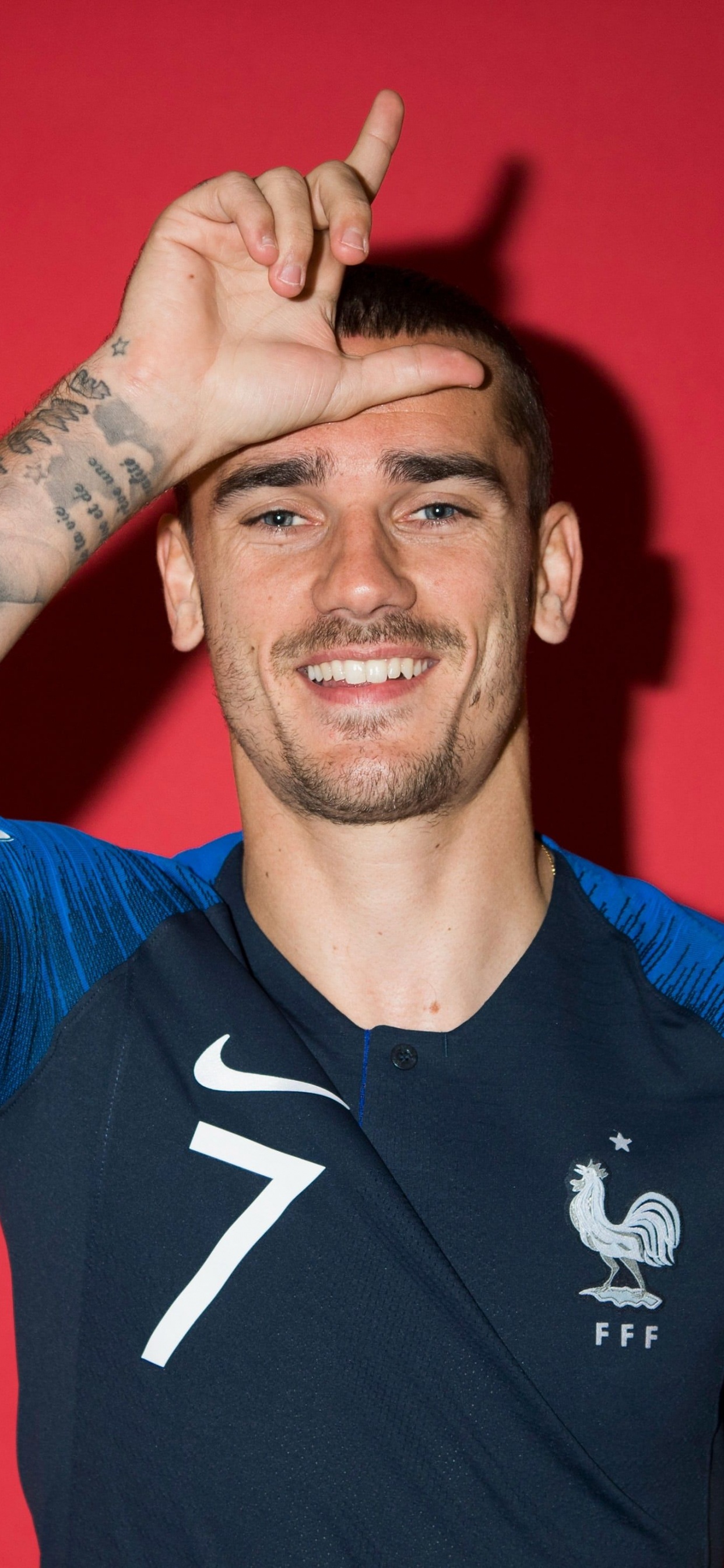 Обои Антуан Гризманн, ЧМ 2018, ФК Барселона, цель, рука в разрешении 1242x2688