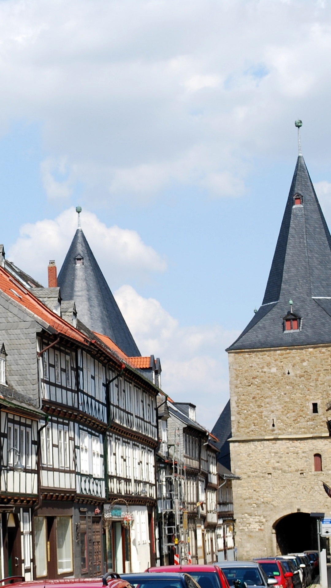 Обои здание, средневековая архитектура, Гослар, городок, соседство в разрешении 1080x1920