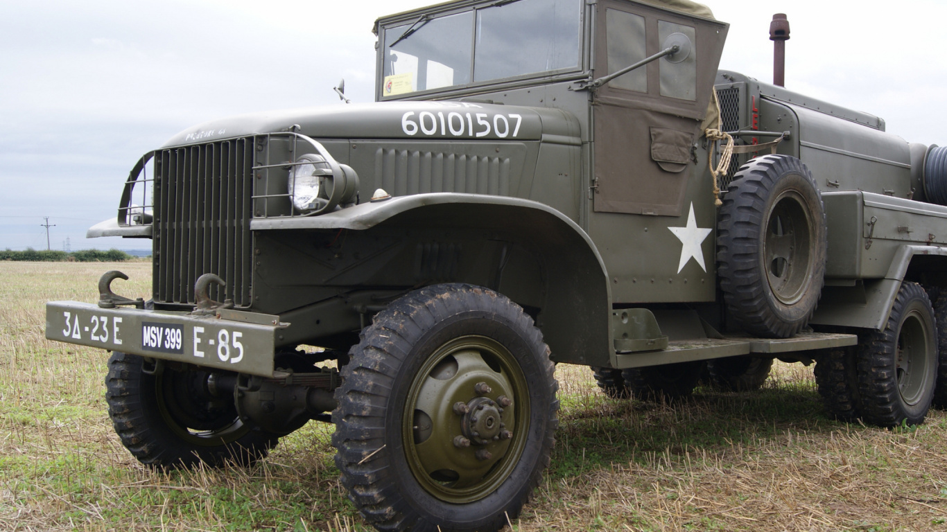 Обои броневик, грузовик, военная техника, шины, грузовой микроавтобус в разрешении 1366x768