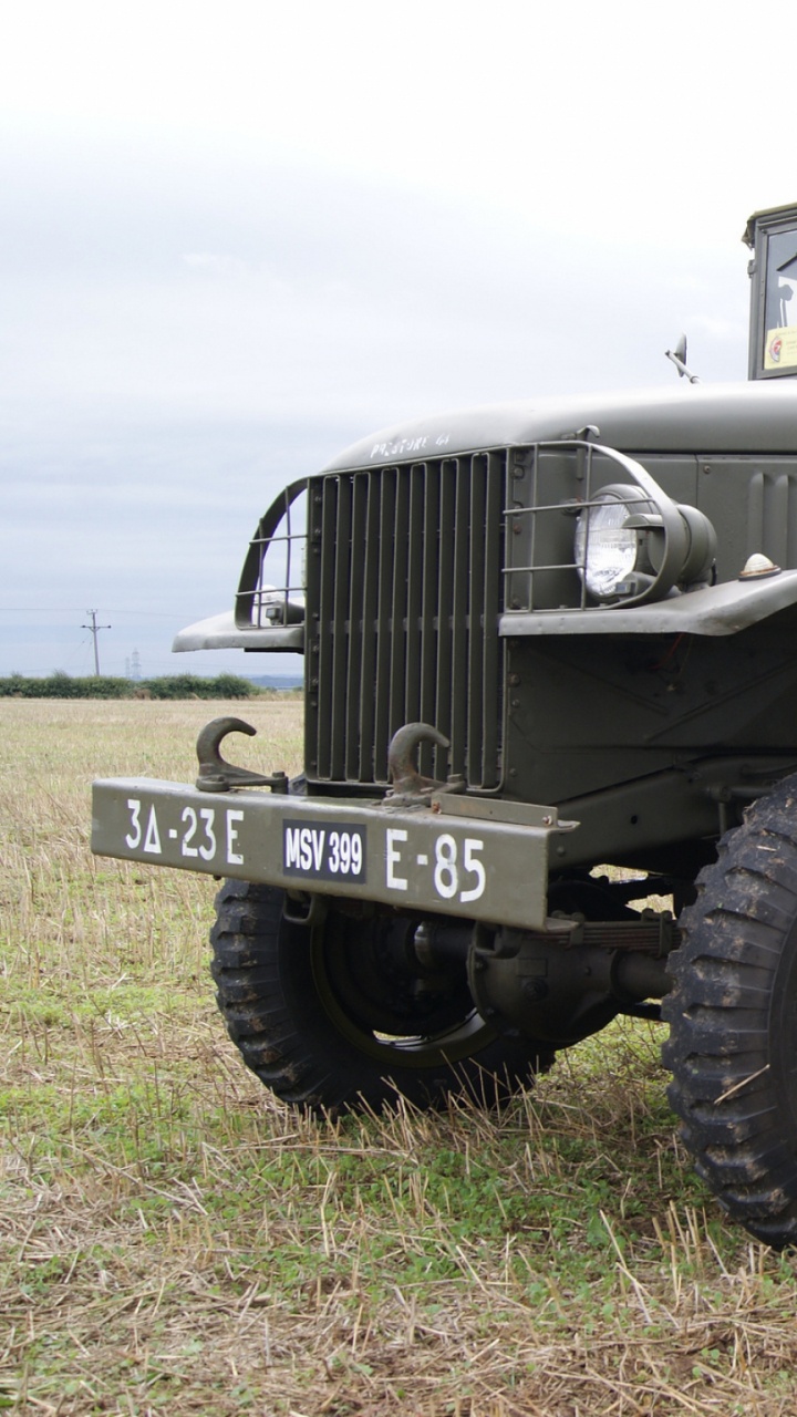 Обои броневик, грузовик, военная техника, шины, грузовой микроавтобус в разрешении 720x1280