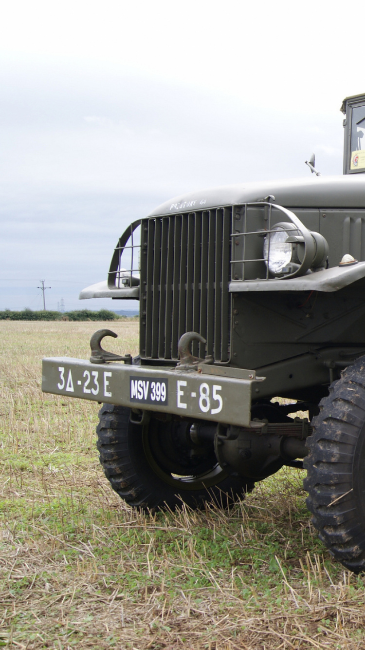 Обои броневик, грузовик, военная техника, шины, грузовой микроавтобус в разрешении 750x1334