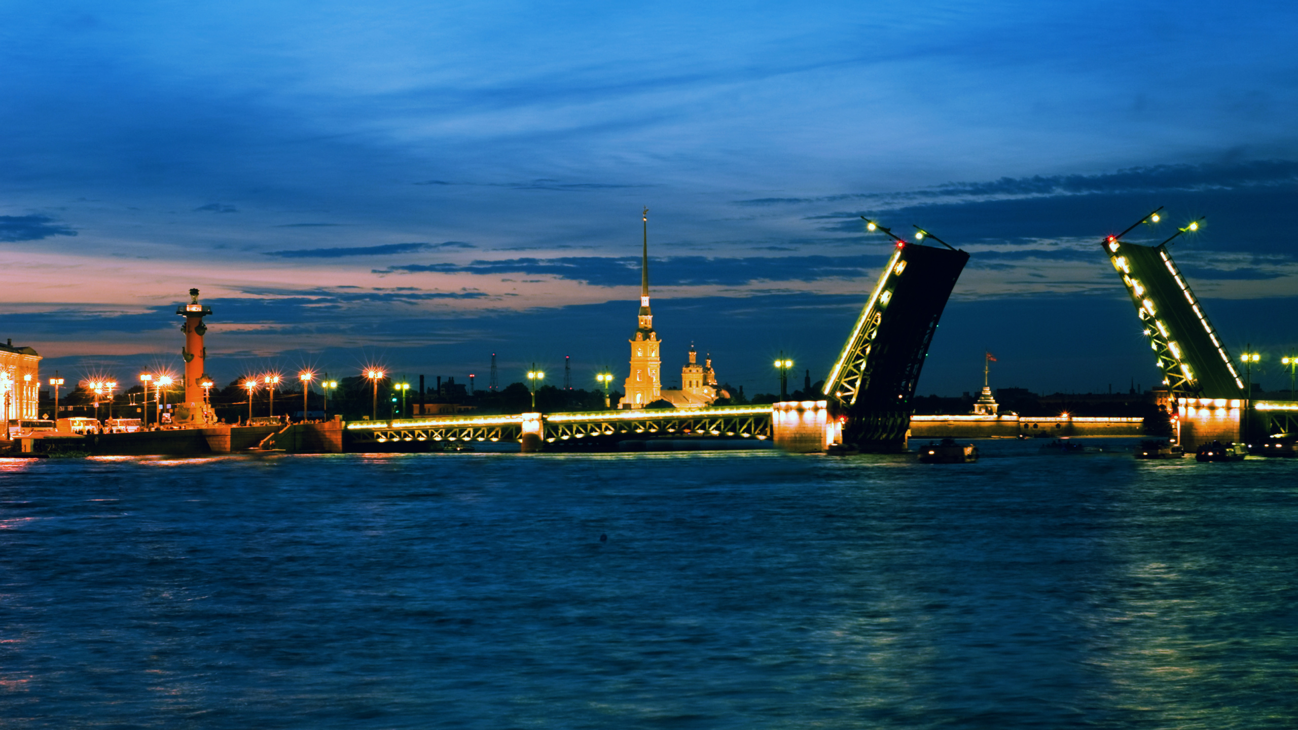 Обои дворцовый мост, Белые Ночи Санкт-Петербурга, Нева, мост, вышка в разрешении 2560x1440