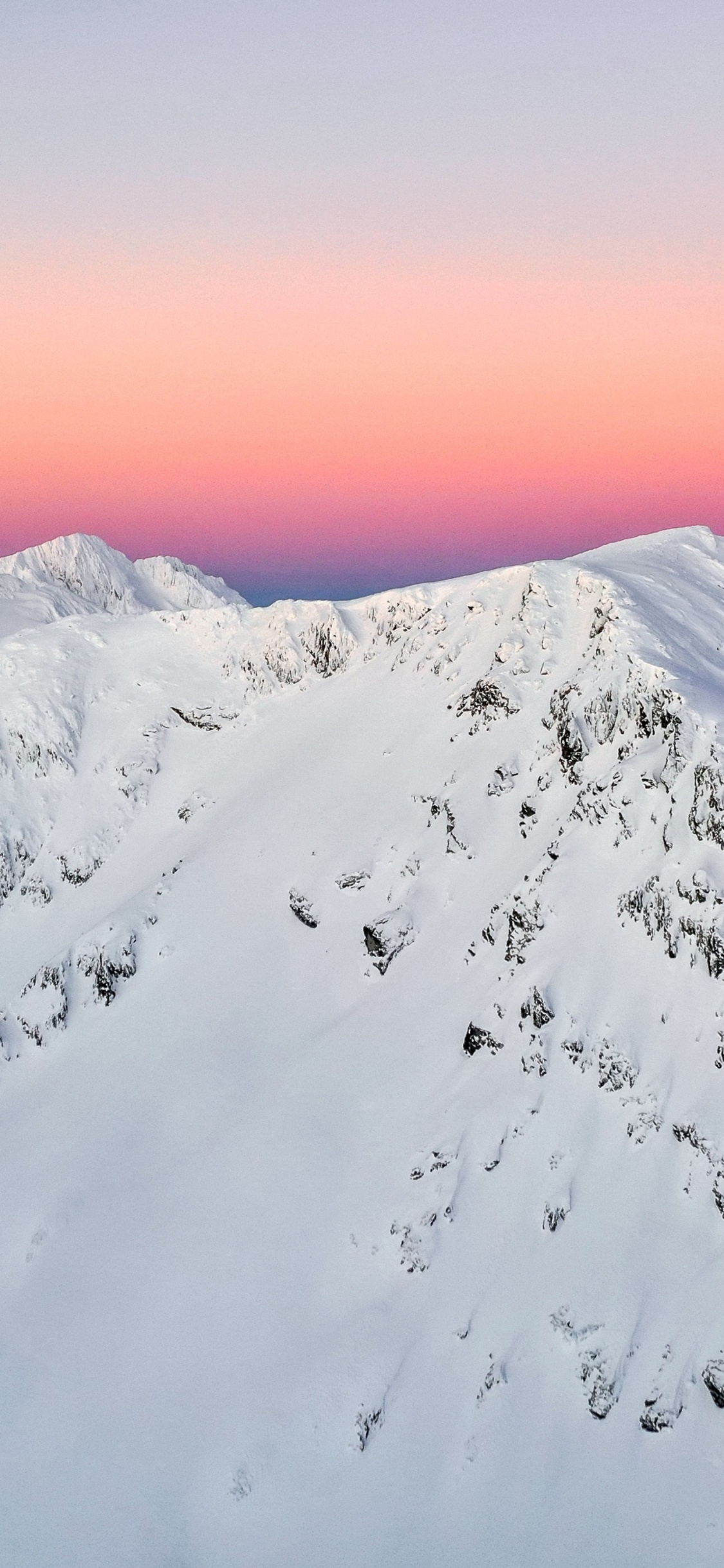 Обои гора, атмосфера, снег, склон, нагорье в разрешении 1125x2436