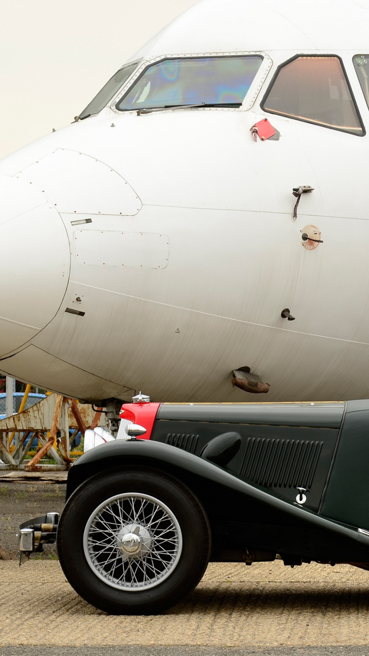 Обои классический автомобиль, Астон Мартин вулкан, автомобильный экстерьер, автомобиль, авиационный двигатель в разрешении 750x1334